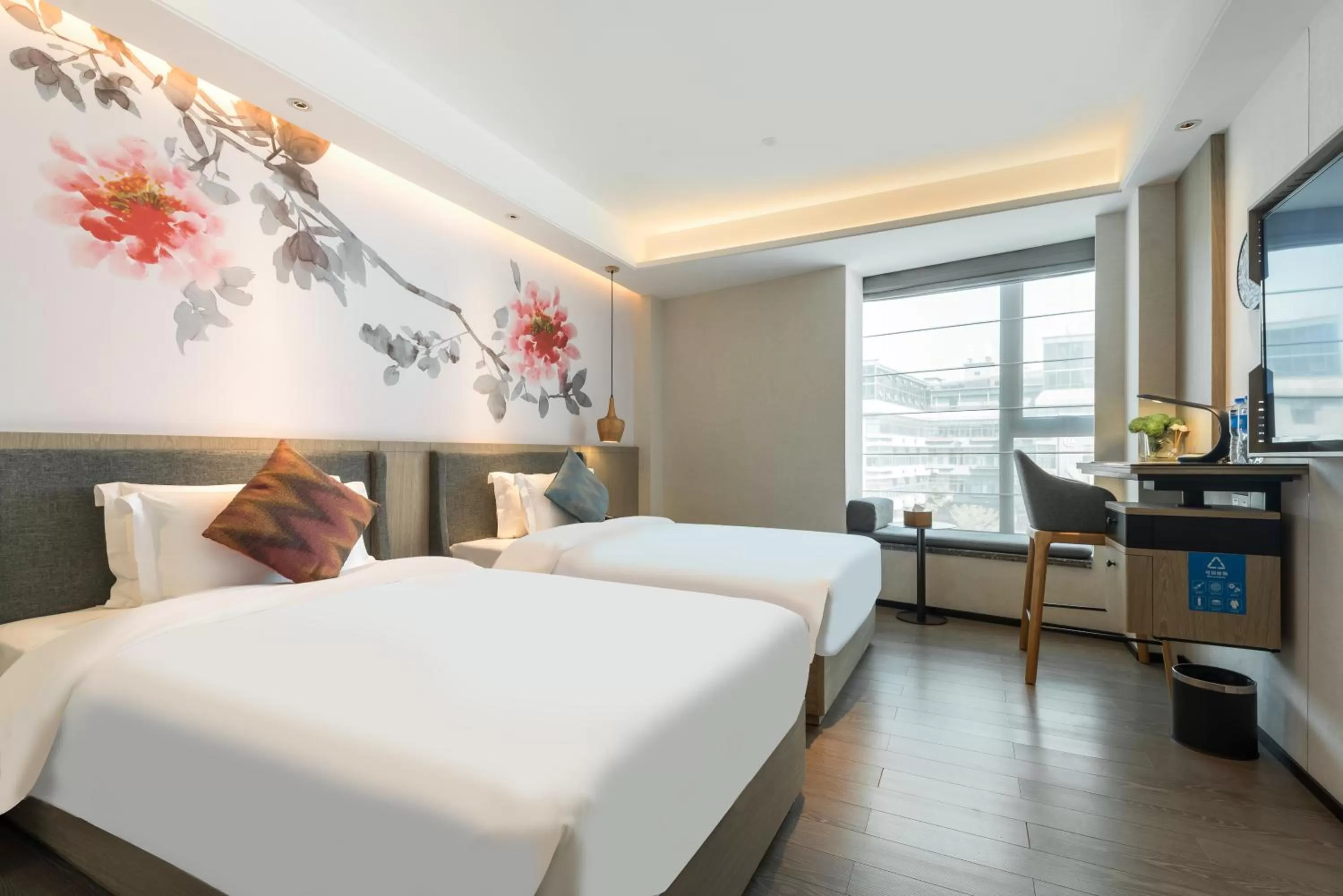 Photo of the whole room, Bed in Paco Hotel Canton Tower Pazhou