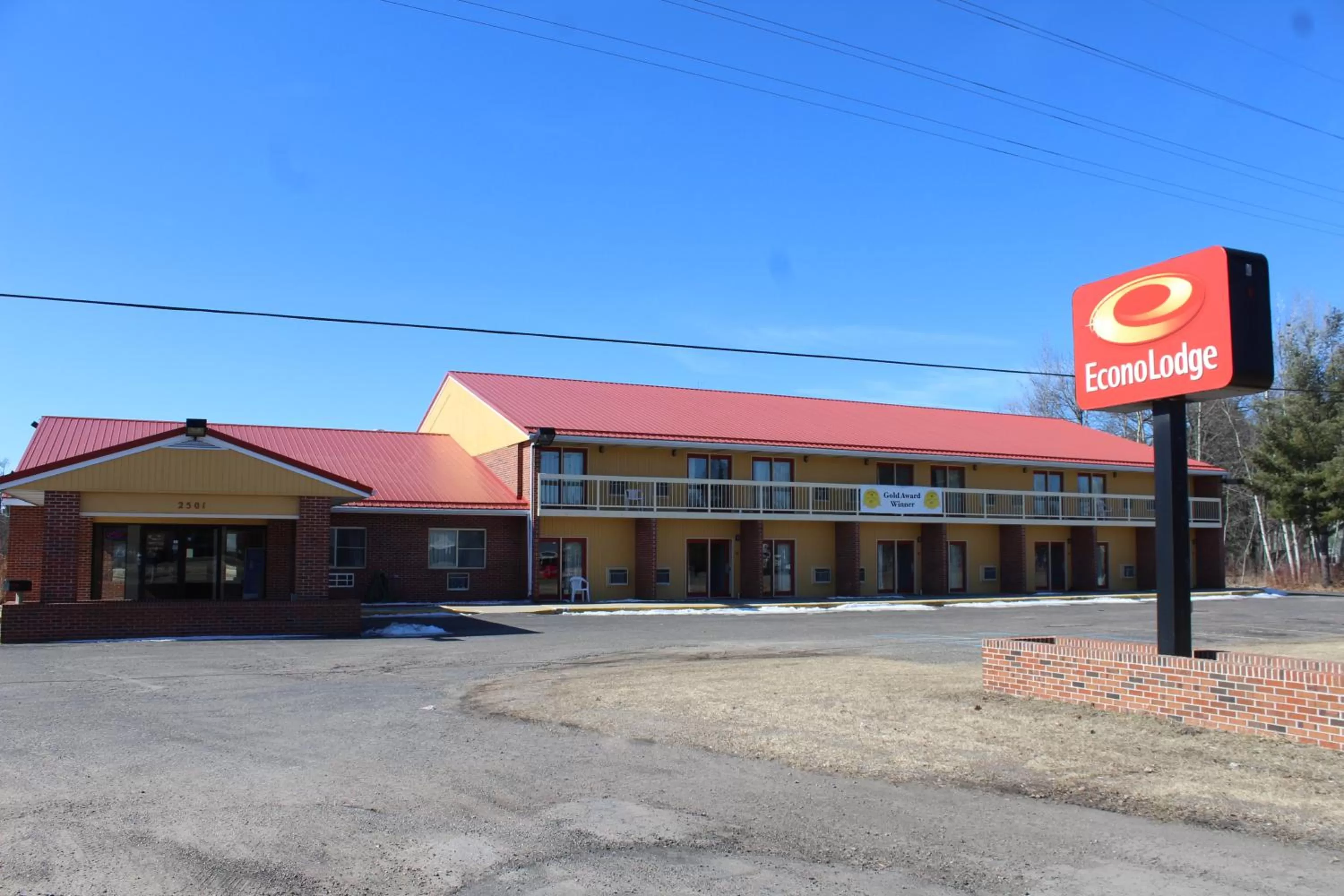 Property building in Econo Lodge Cadillac by Choice