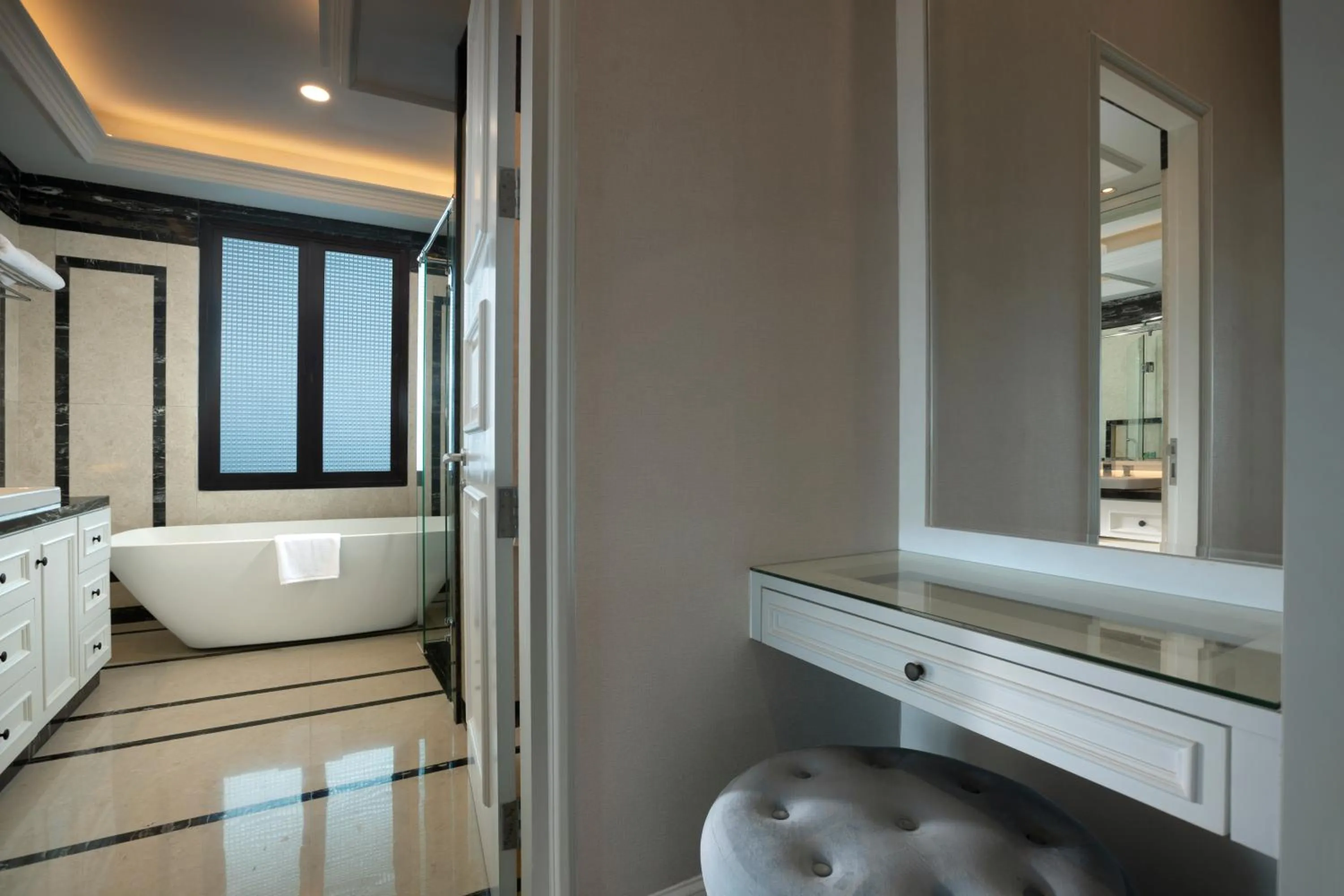 Bathroom, Bed in Panbil Residence Serviced Apartment