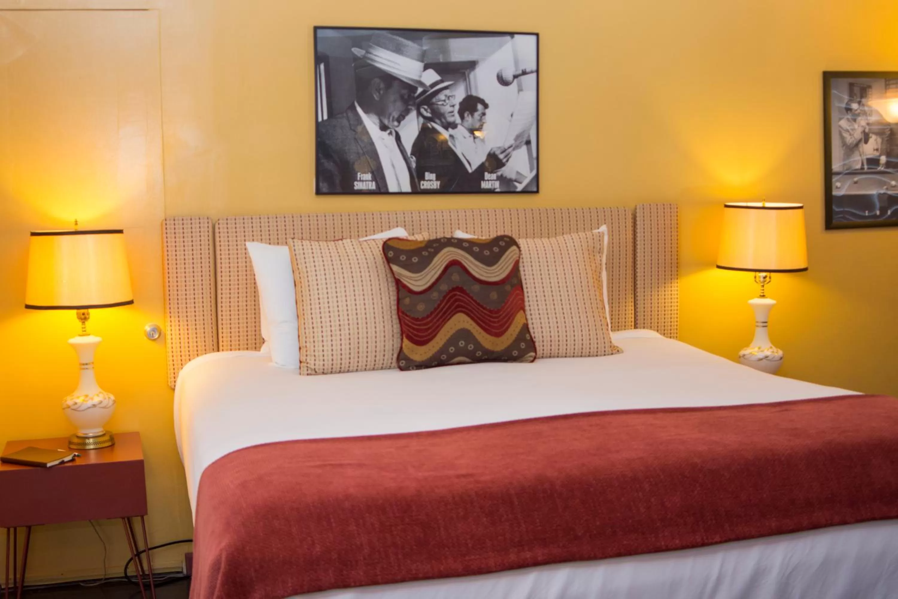 Bed in Palm Springs Rendezvous