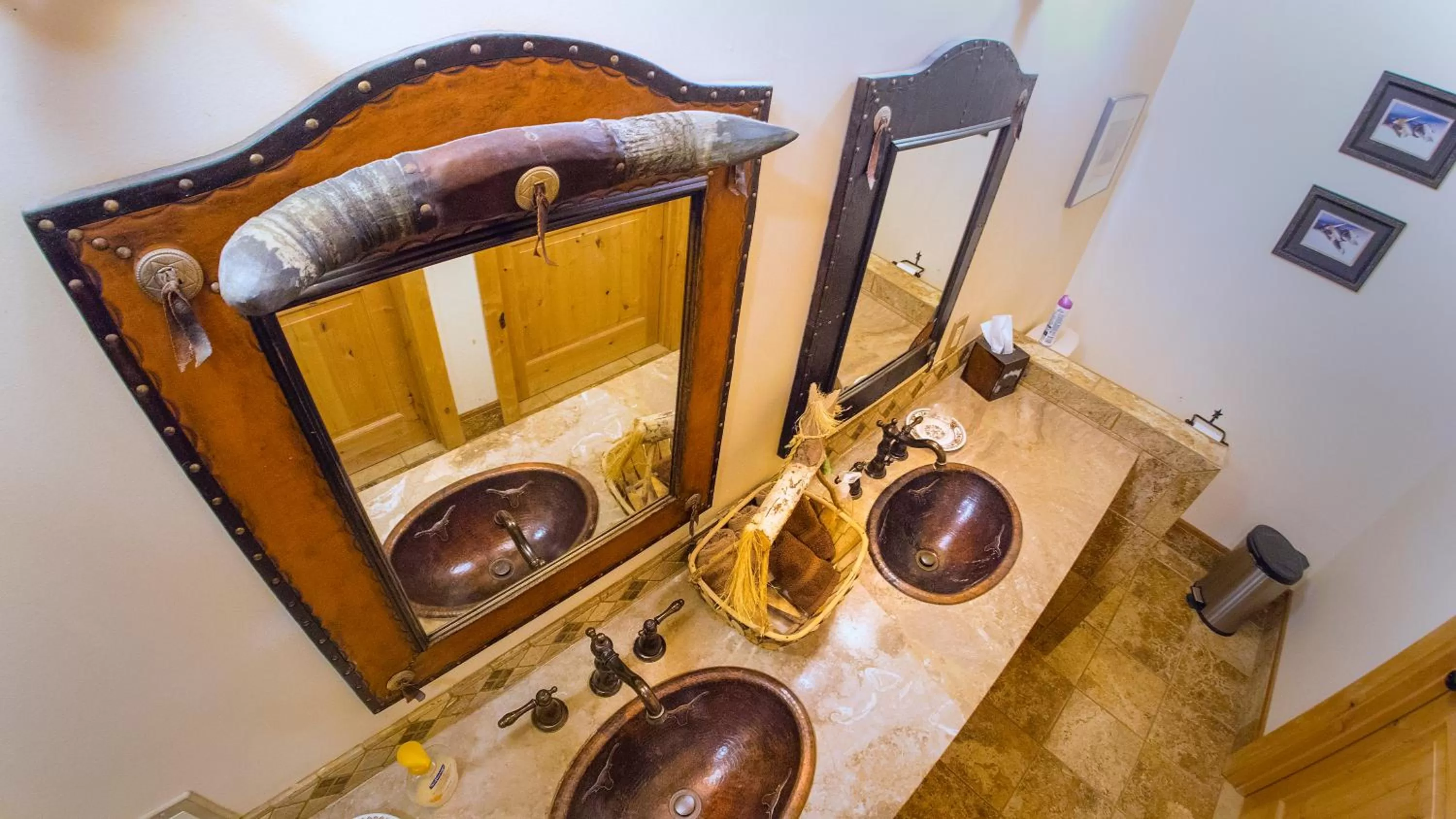 Bathroom in Elktrace Bed and Breakfast