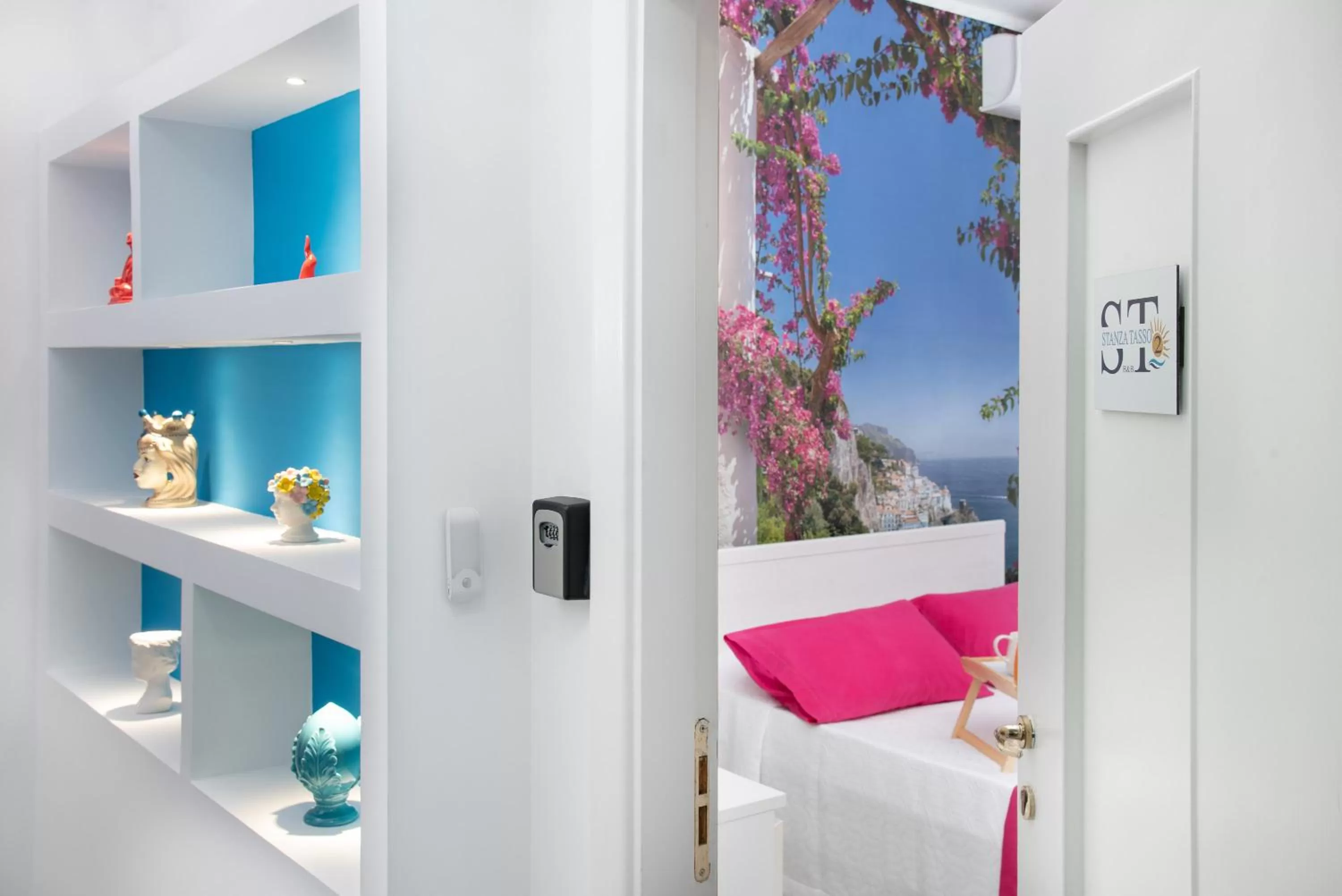 Photo of the whole room, Bed in Stanza Tasso - De Vivo Realty Sorrento