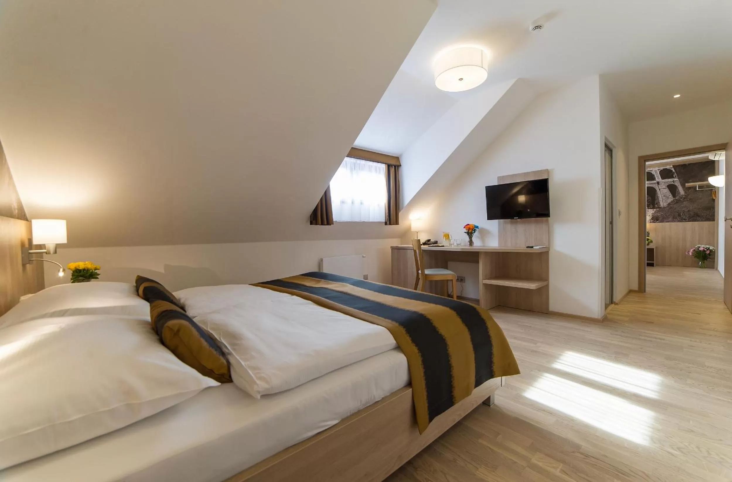 Bed in Garni hotel Castle Bridge