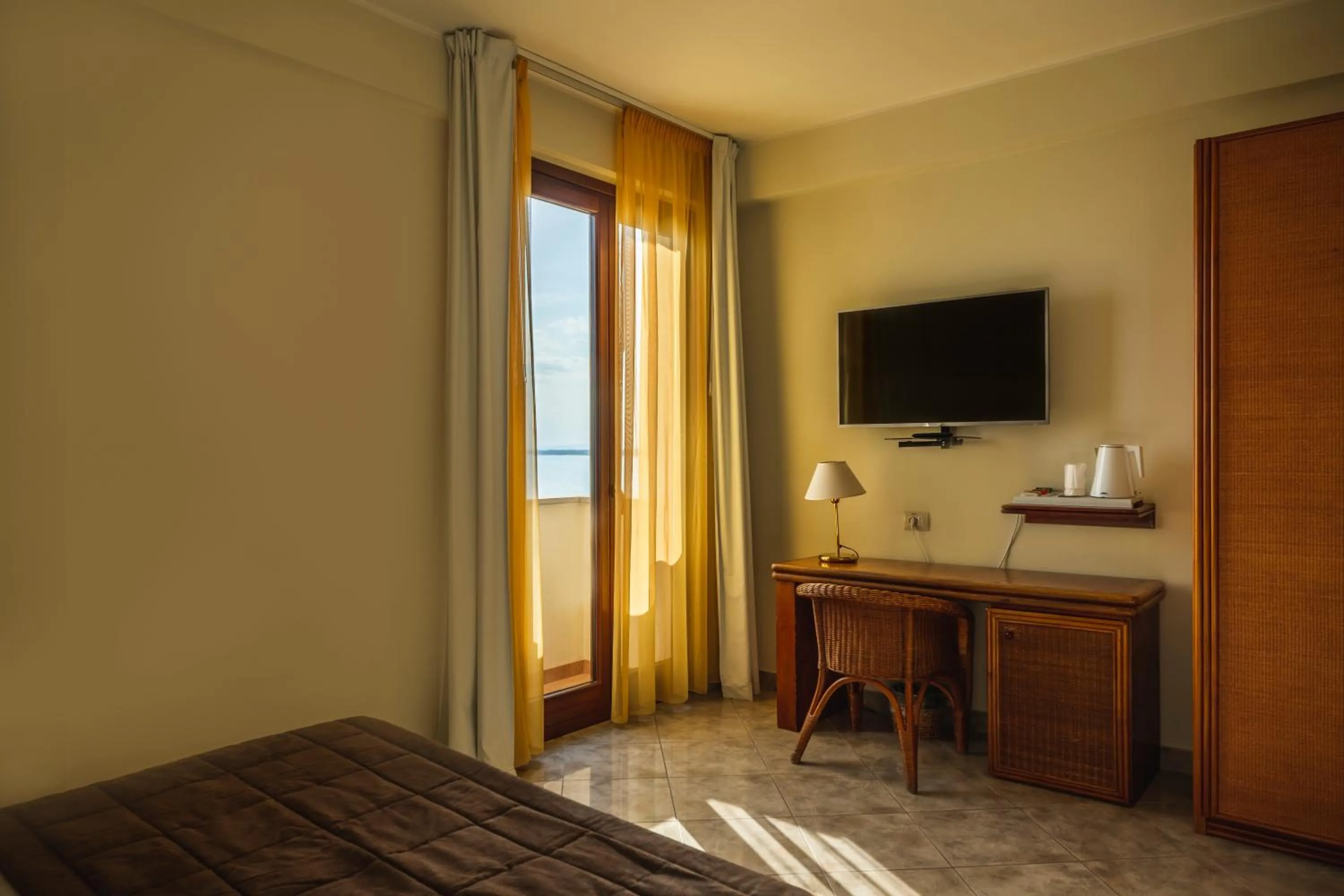 TV and multimedia, Bed in Apulia Hotel Taranto Ara Solis