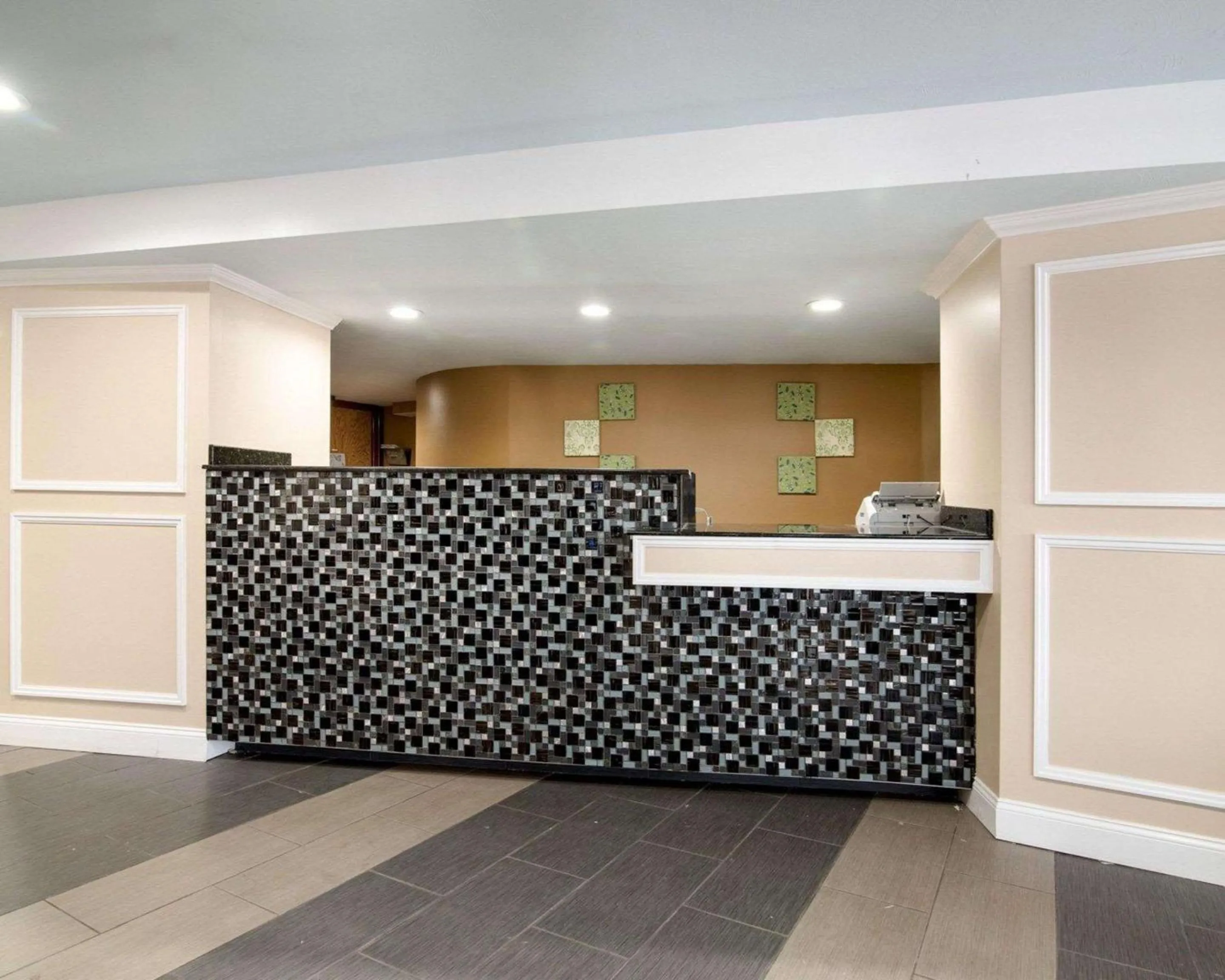 Lobby or reception in Rodeway Inn Syracuse Carrier Circle