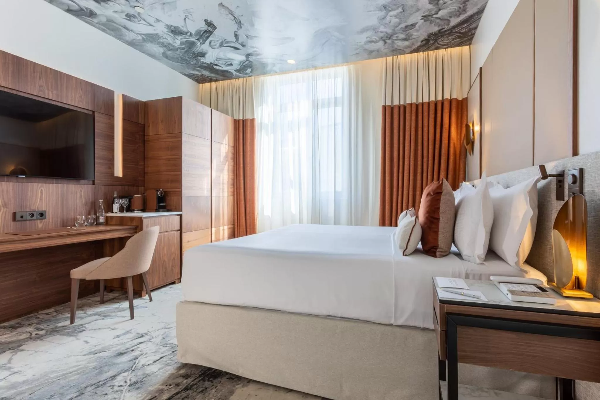 Photo of the whole room, Bed in InterContinental Paris Champs Elysées Etoile by IHG