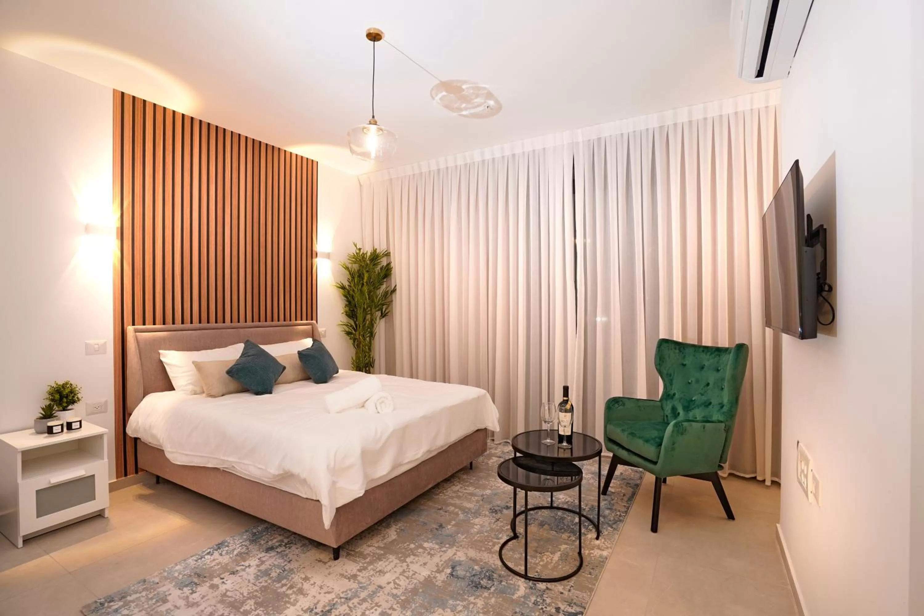 Bed in Hi-Yam SeaView Apartments & Suites