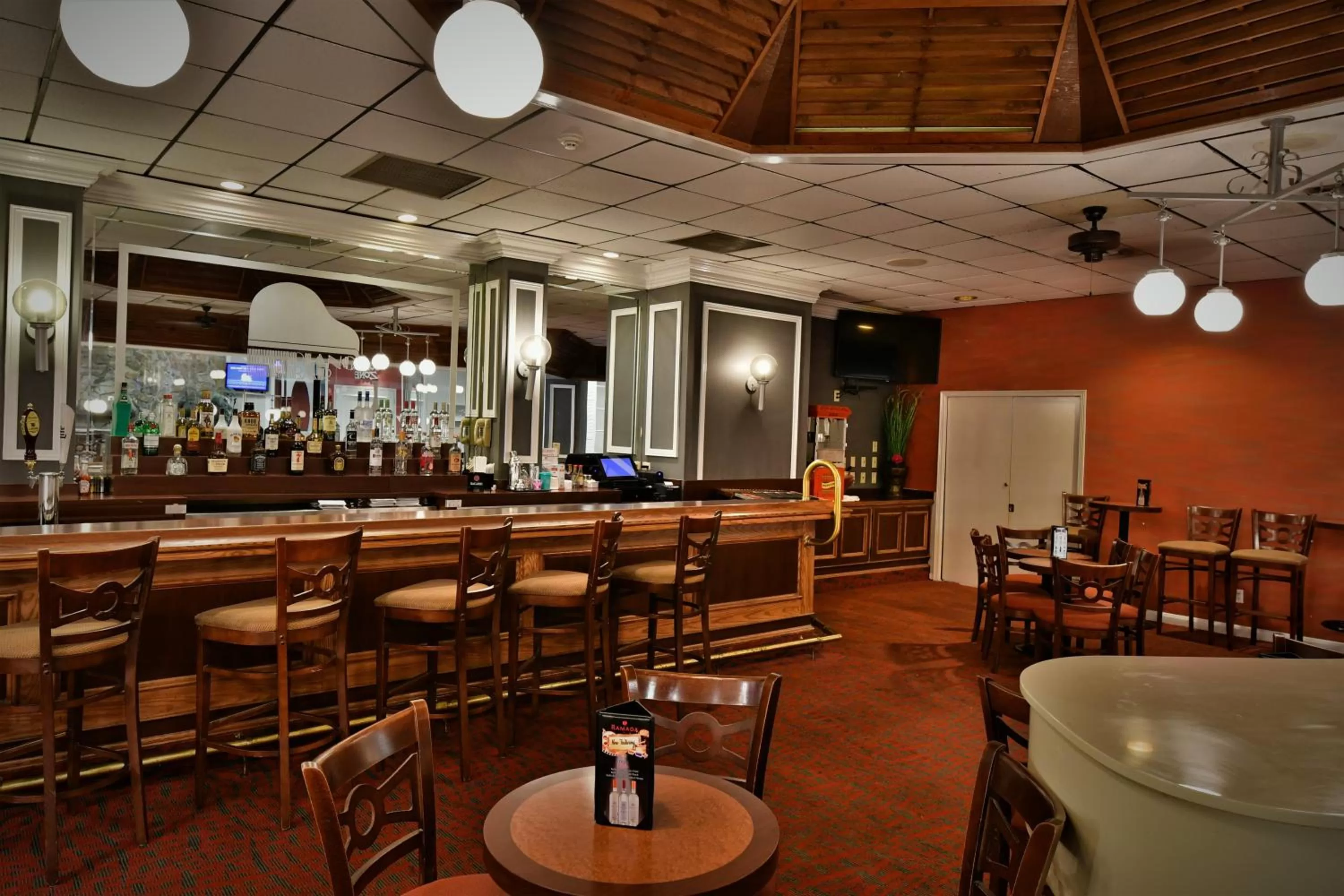 Lounge or bar in Ramada by Wyndham Jacksonville Hotel & Conference Center