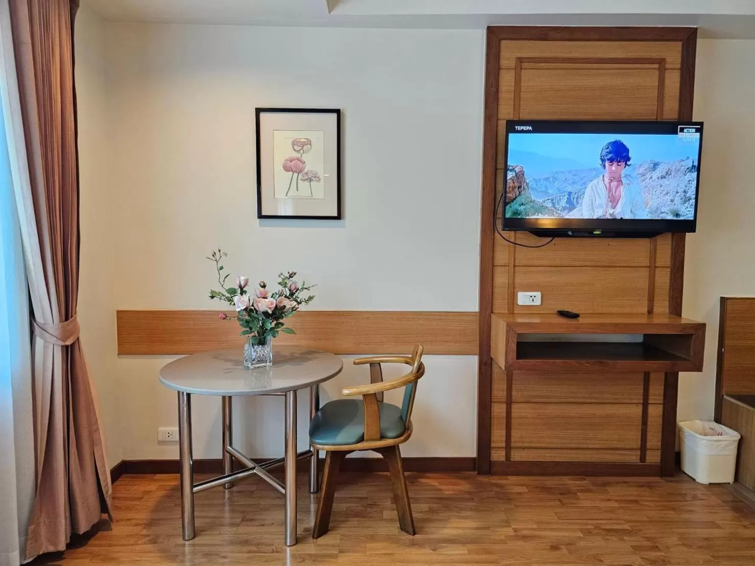 TV/Entertainment Center in Dynasty Inn
