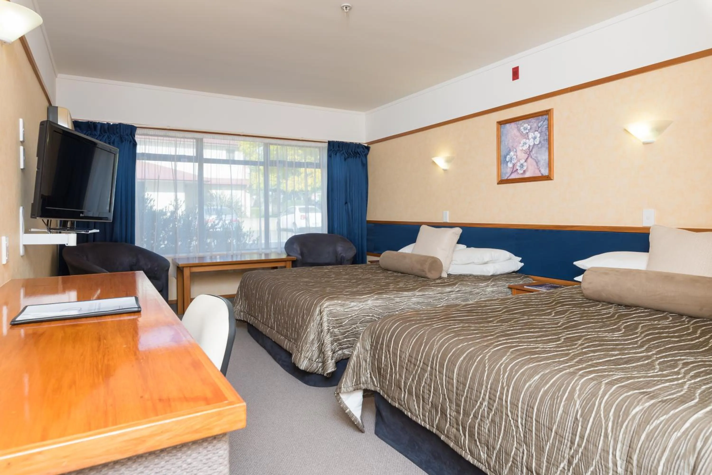 Bedroom, Bed in Distinction Hamilton Hotel & Conference Centre