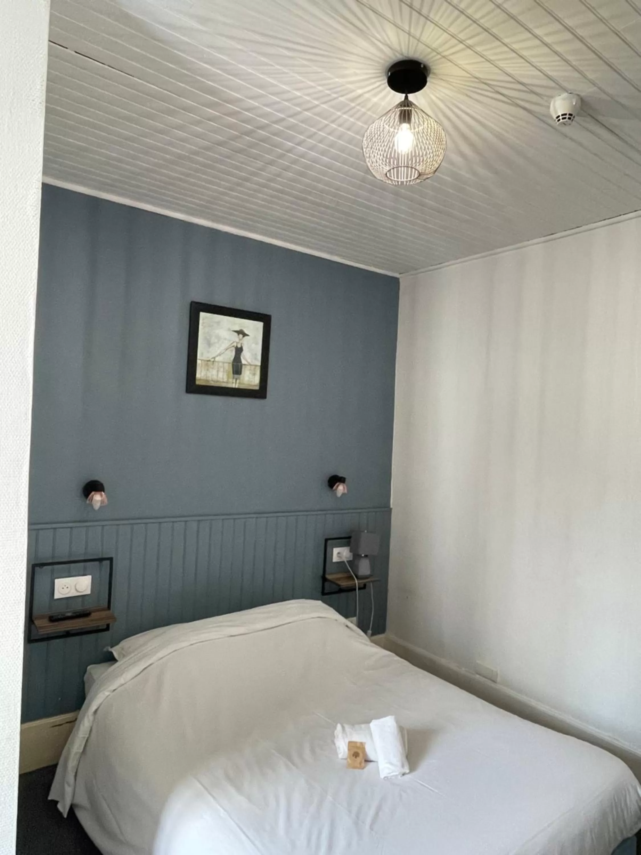 Bedroom, Bed in Hôtel & Restaurant Le Patio VICHY