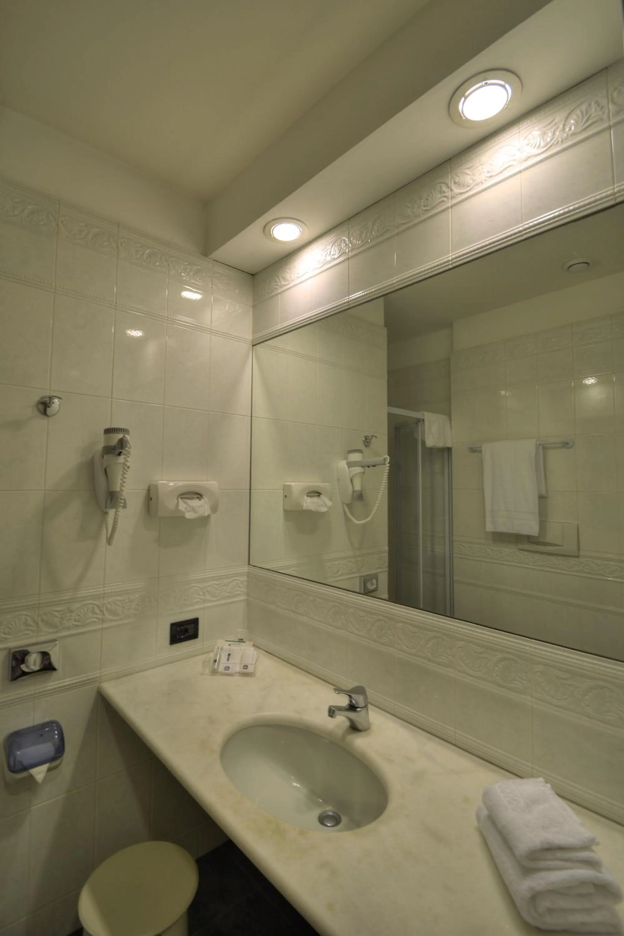 Bathroom in Best Western Hotel Genio