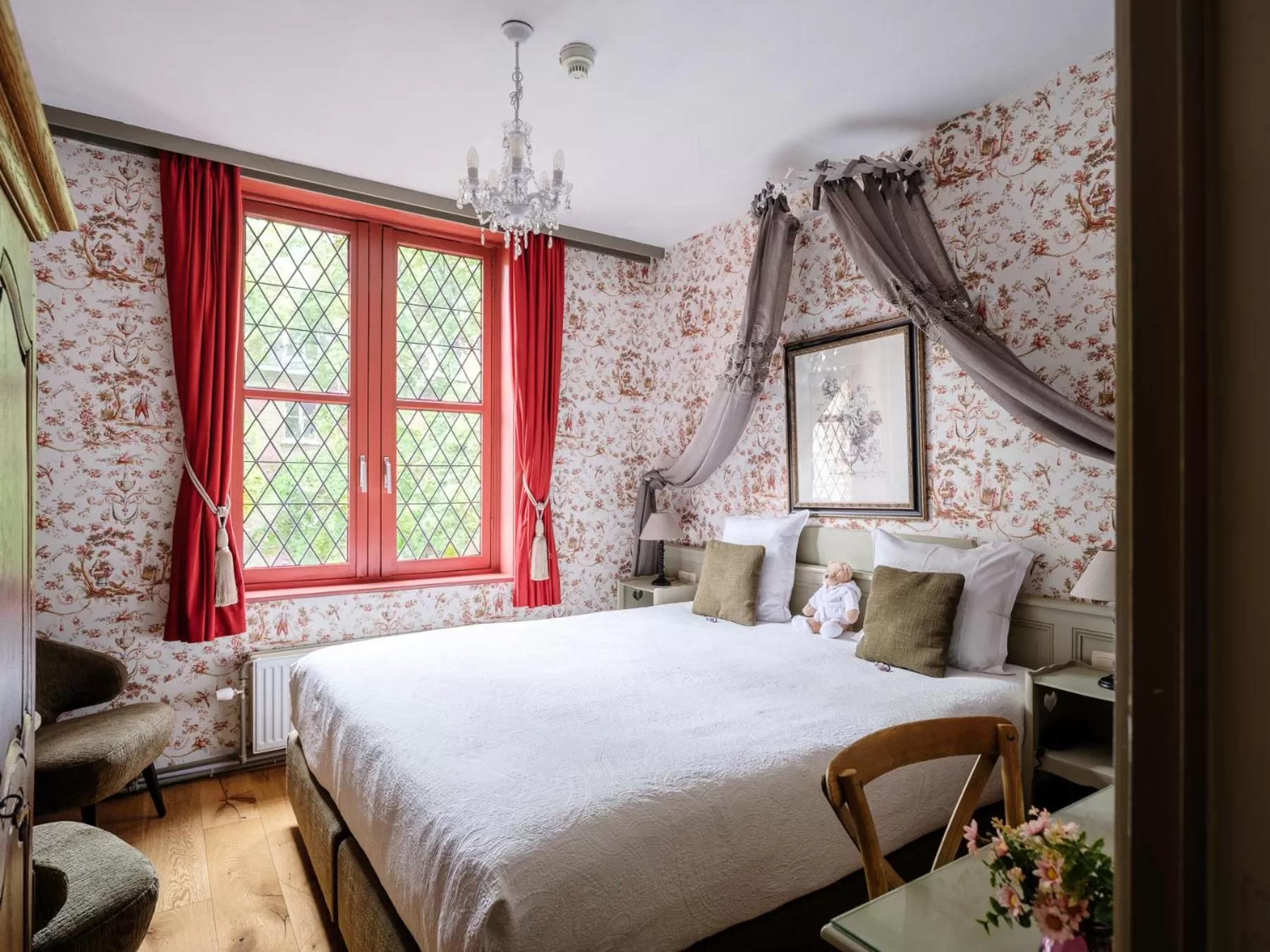 Bed in Canal View Hotel Ter Brughe by CW Hotel Collection