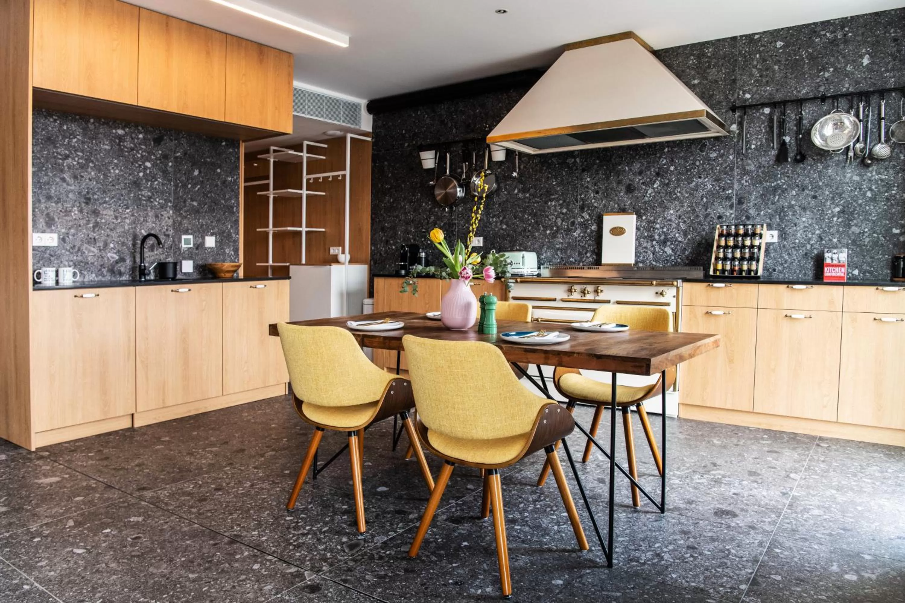 Coffee/tea facilities in Hotel Kitchen59