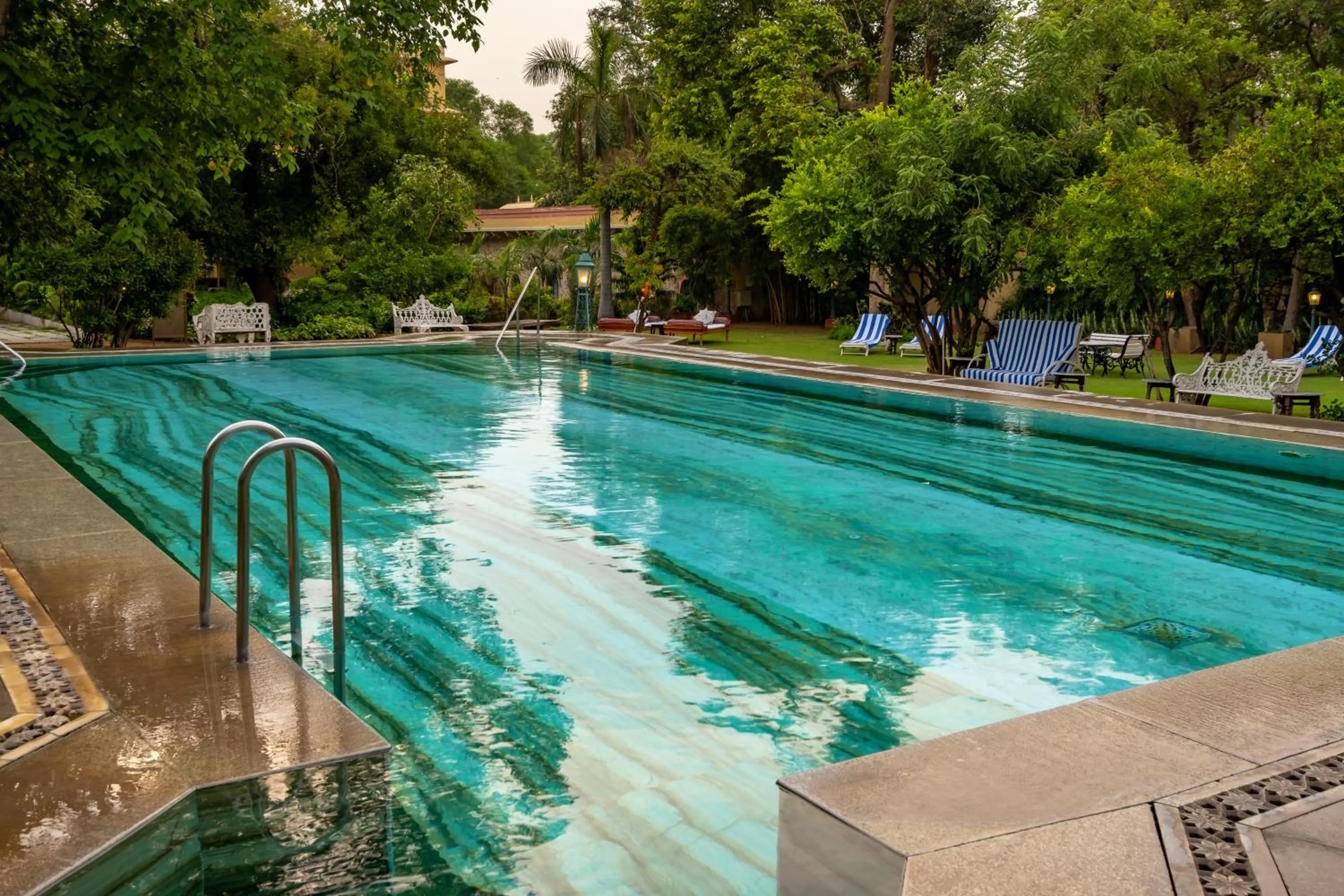 Swimming pool in Hotel Narain Niwas Palace