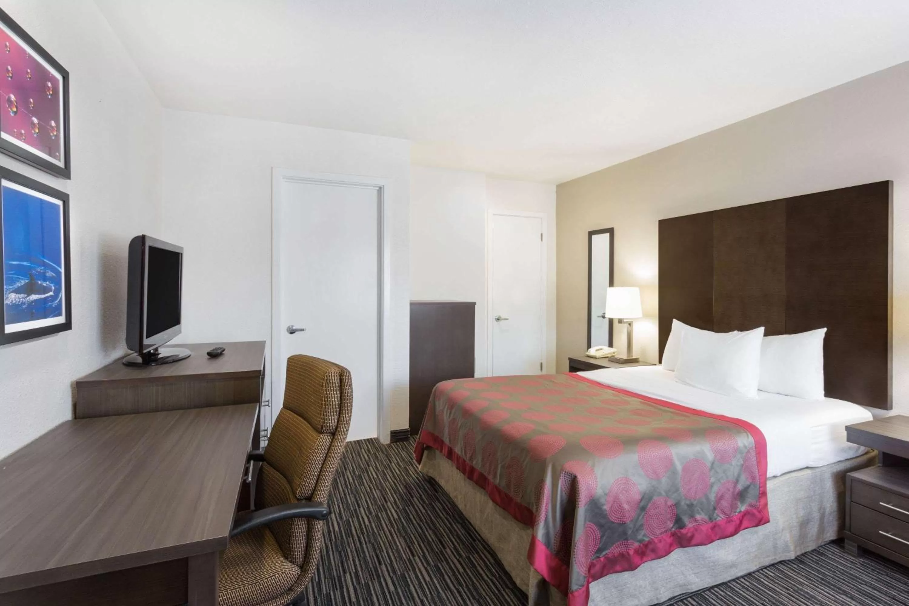 Photo of the whole room, Bed in Ramada by Wyndham Monterey