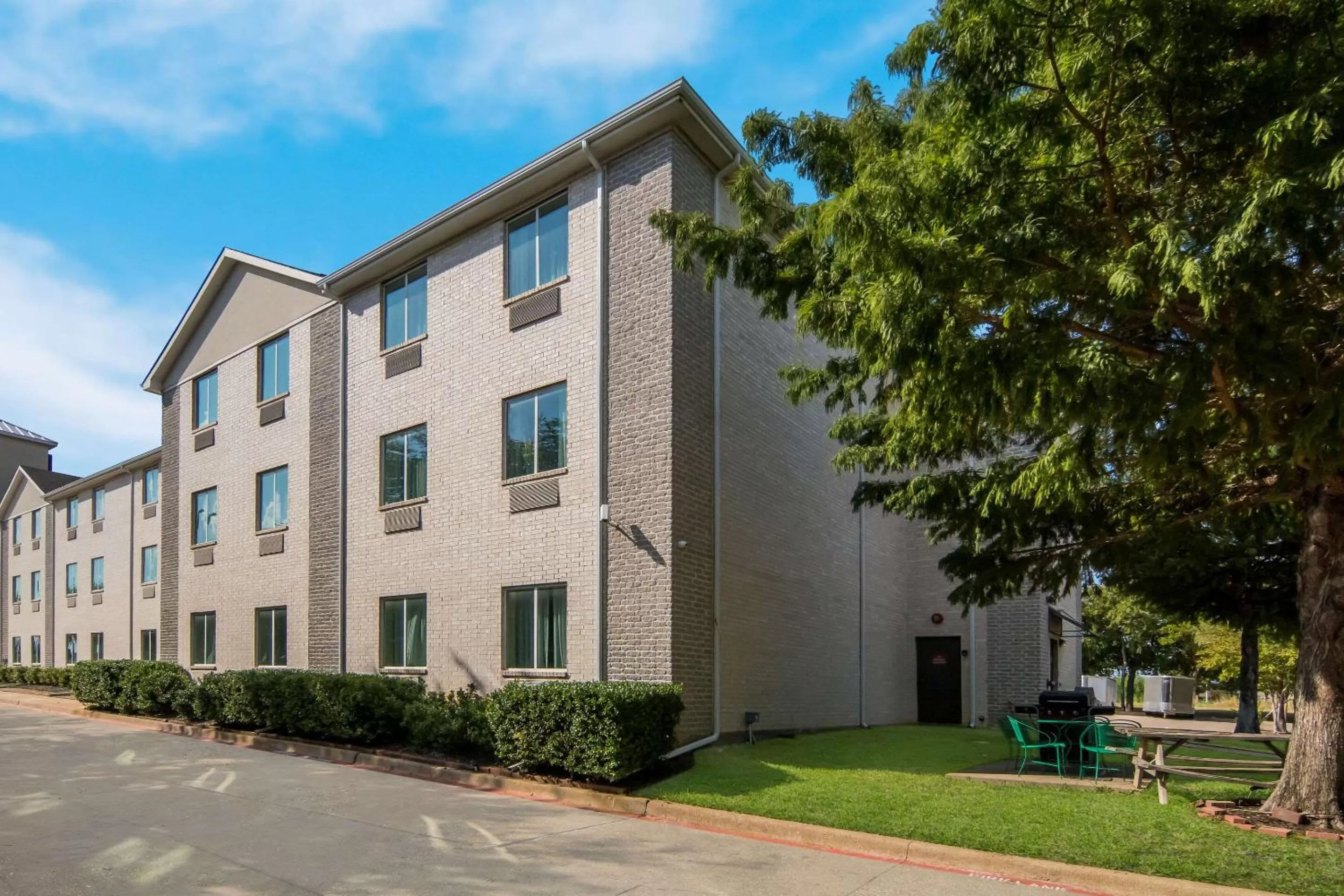 Property building in Quality Inn & Suites Roanoke - Fort Worth North