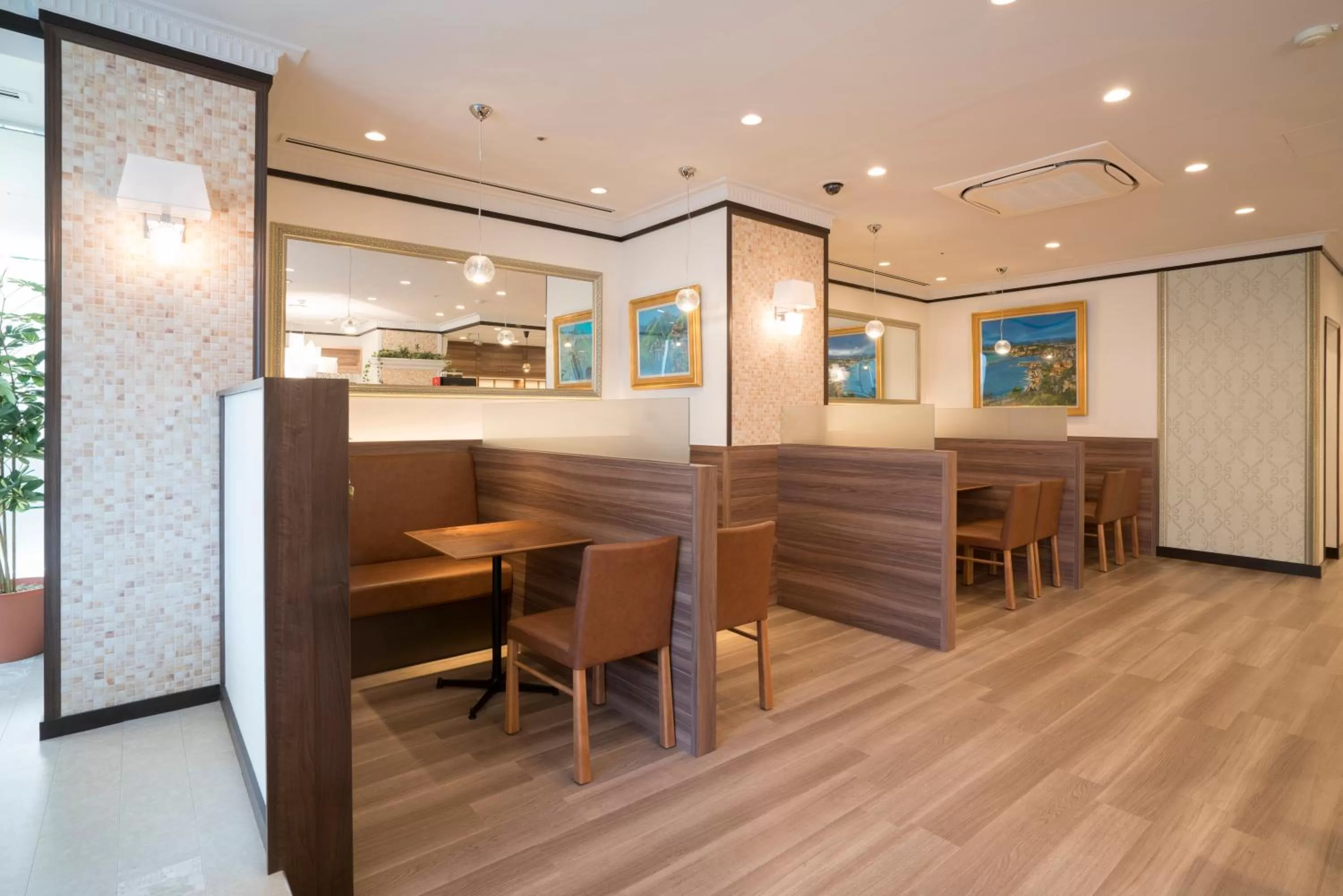 Communal lounge/ TV room in Hotel Alps