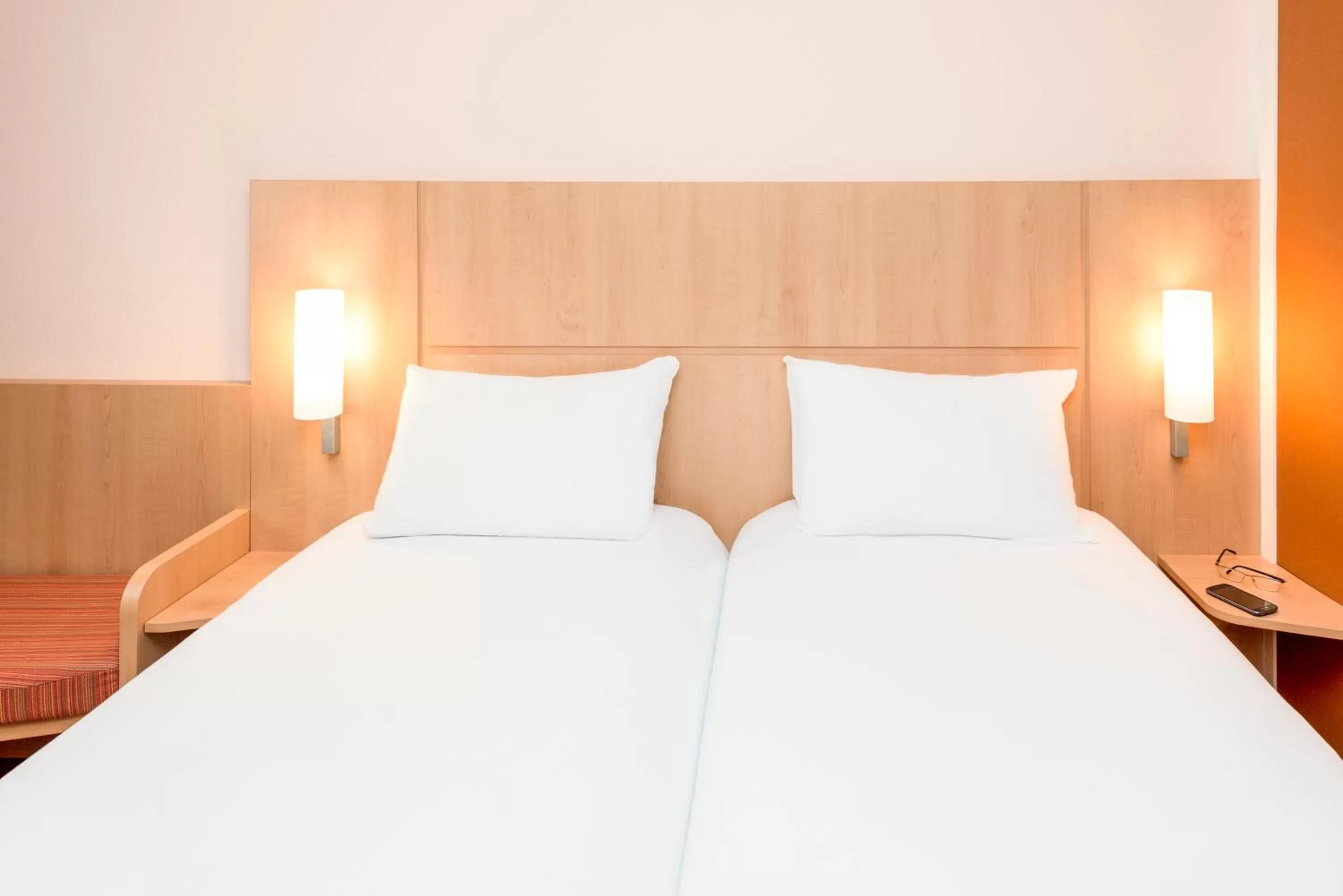 Photo of the whole room, Bed in ibis Karlsruhe Hauptbahnhof