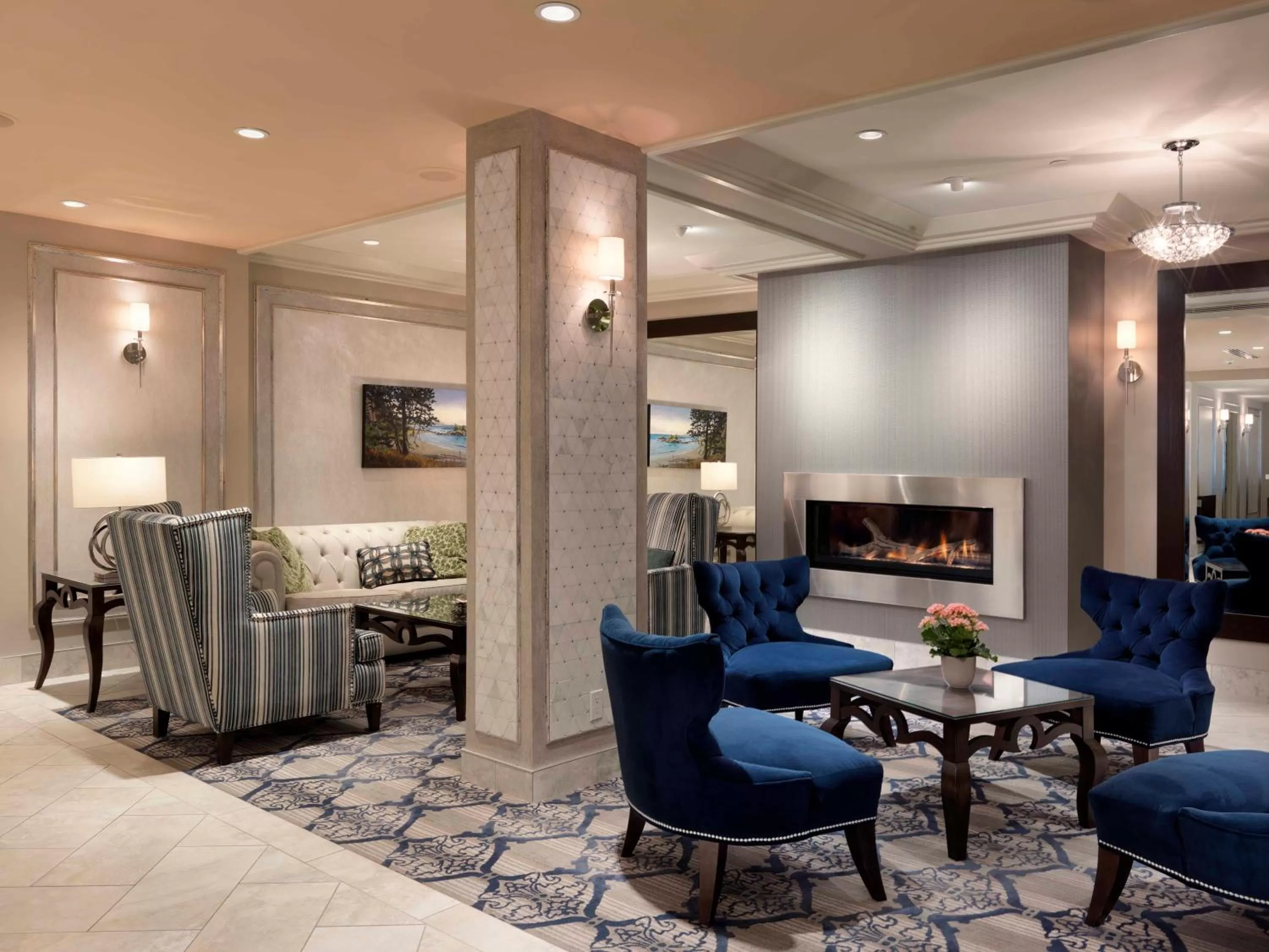 Lobby or reception in Chateau Victoria Hotel & Suites