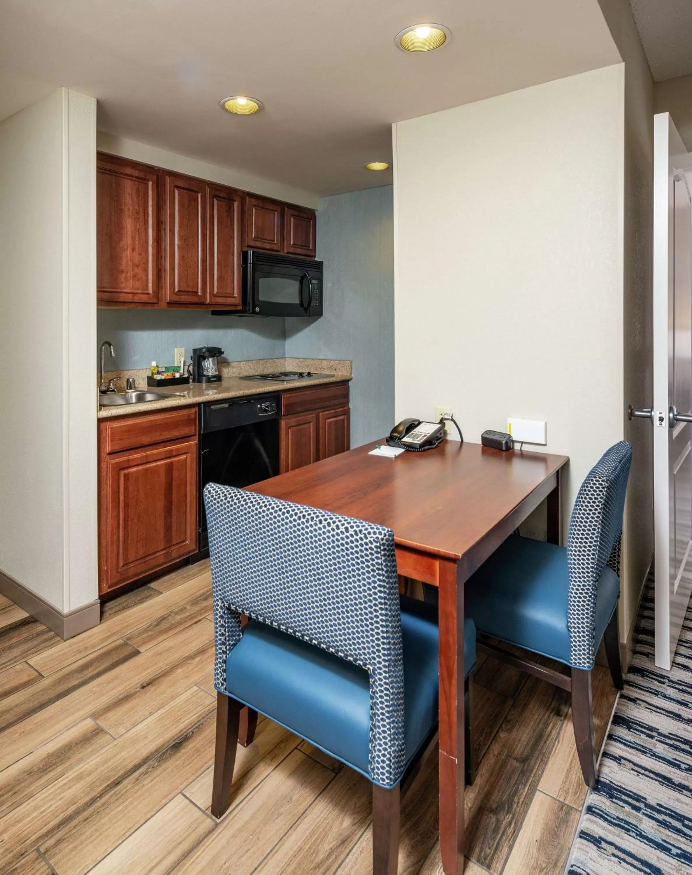 Kitchen or kitchenette in Homewood Suites by Hilton Portland