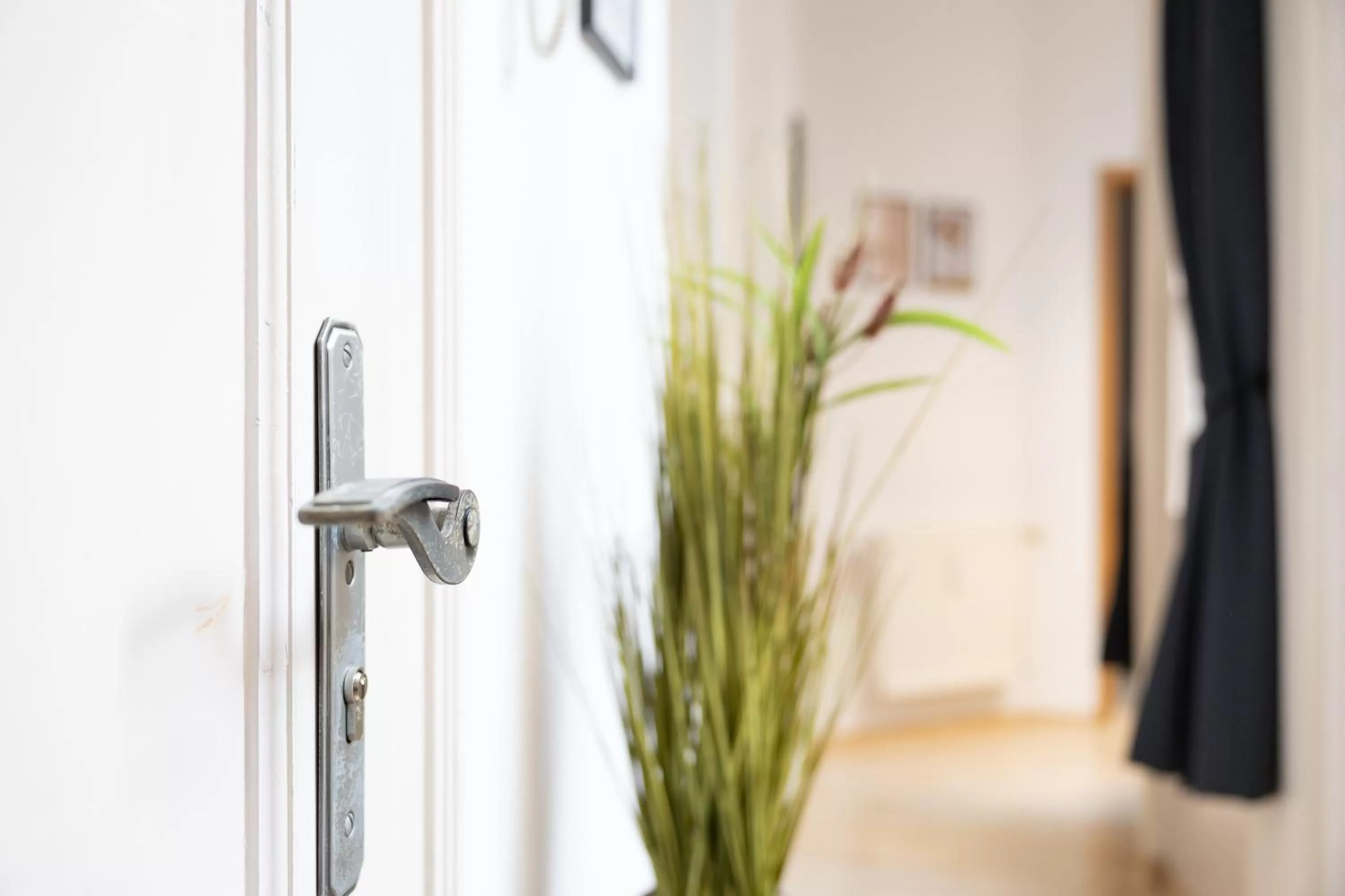 Facade/entrance, Bathroom in Ko-Living Space an der Oper - Street Art Design Apartments