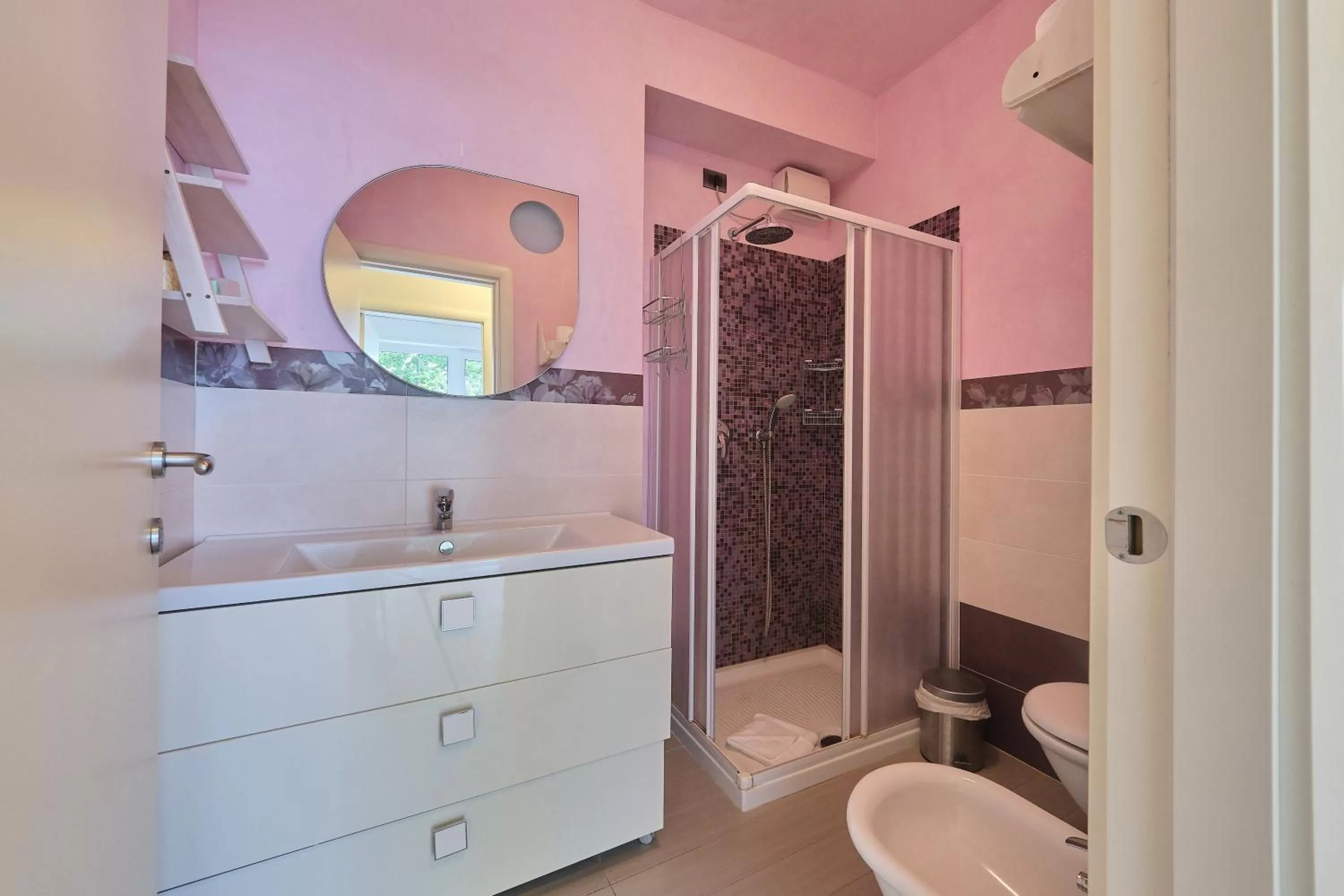 Bathroom in Front Lake Apartment Bardolino