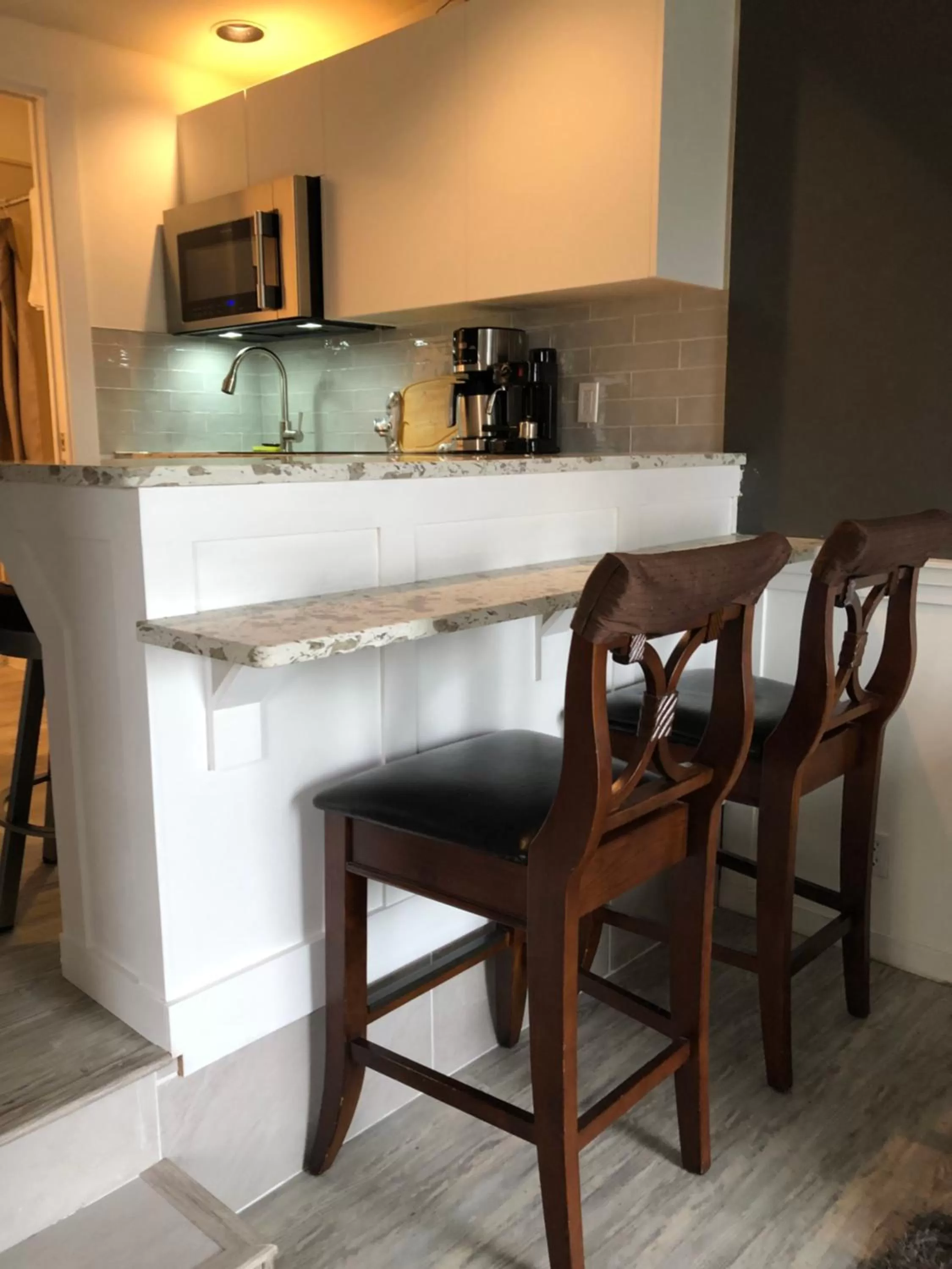 Coffee/tea facilities in Qualicum Breeze Beach Resort