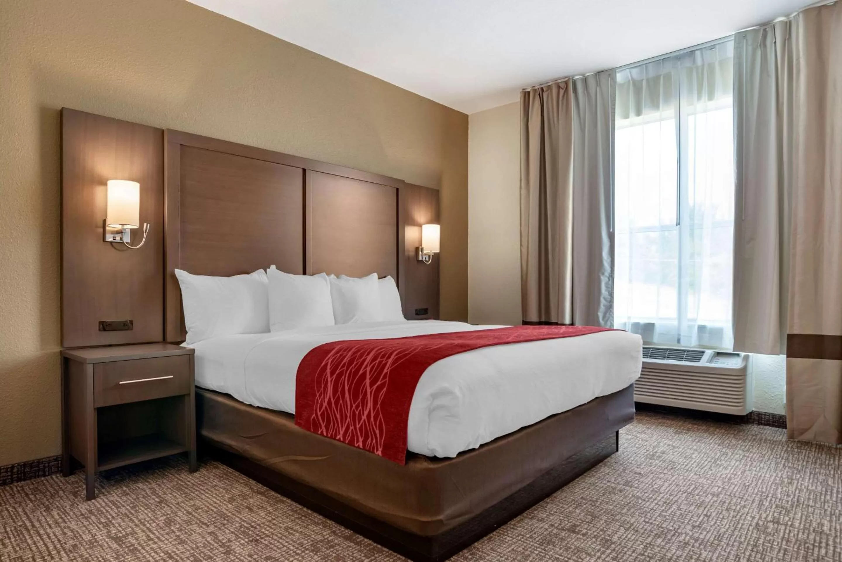 Photo of the whole room, Bed in Comfort Inn & Suites Millbrook-Prattville