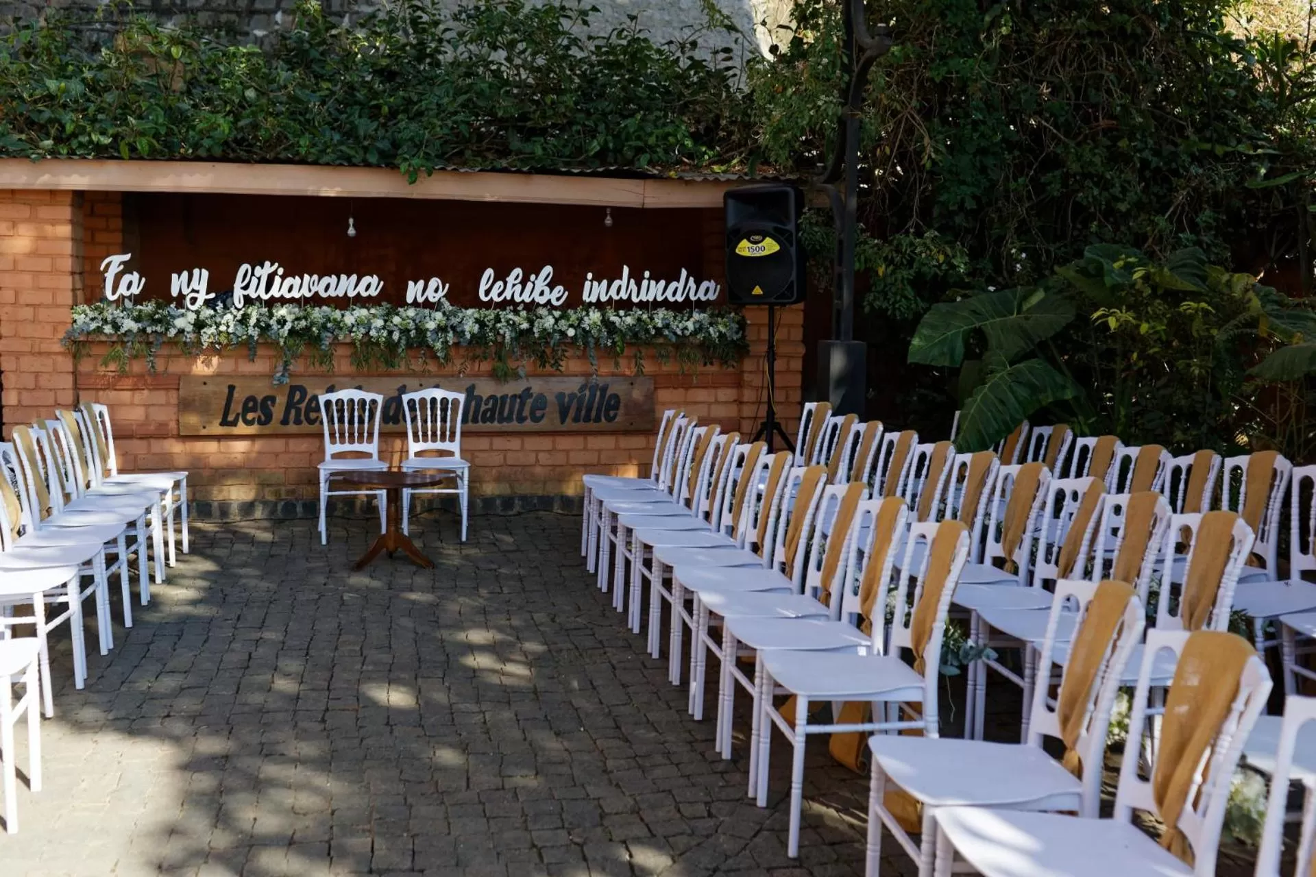 Day, Restaurant/Places to Eat in Relais De La Haute Ville Tana