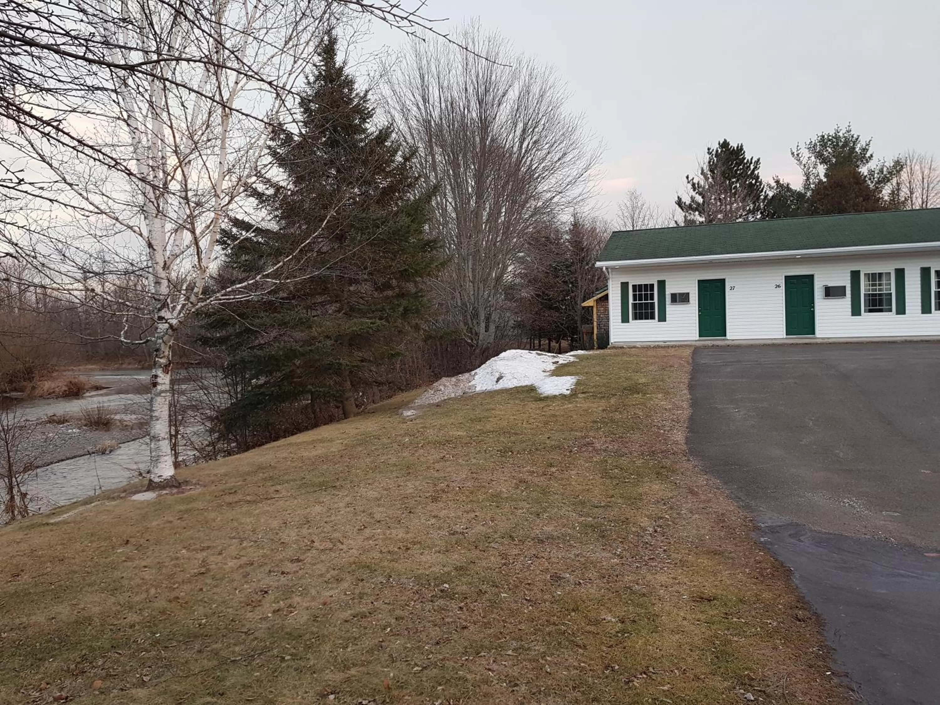 Covered Bridge Inn & Suites