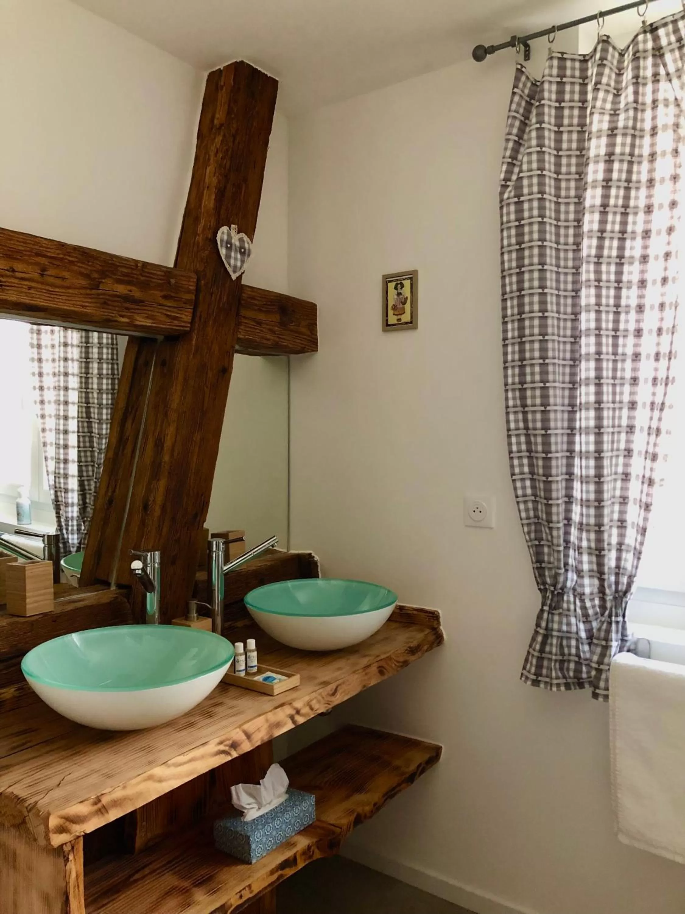 Bathroom in Au repos des vignes, chambres d'hôtes