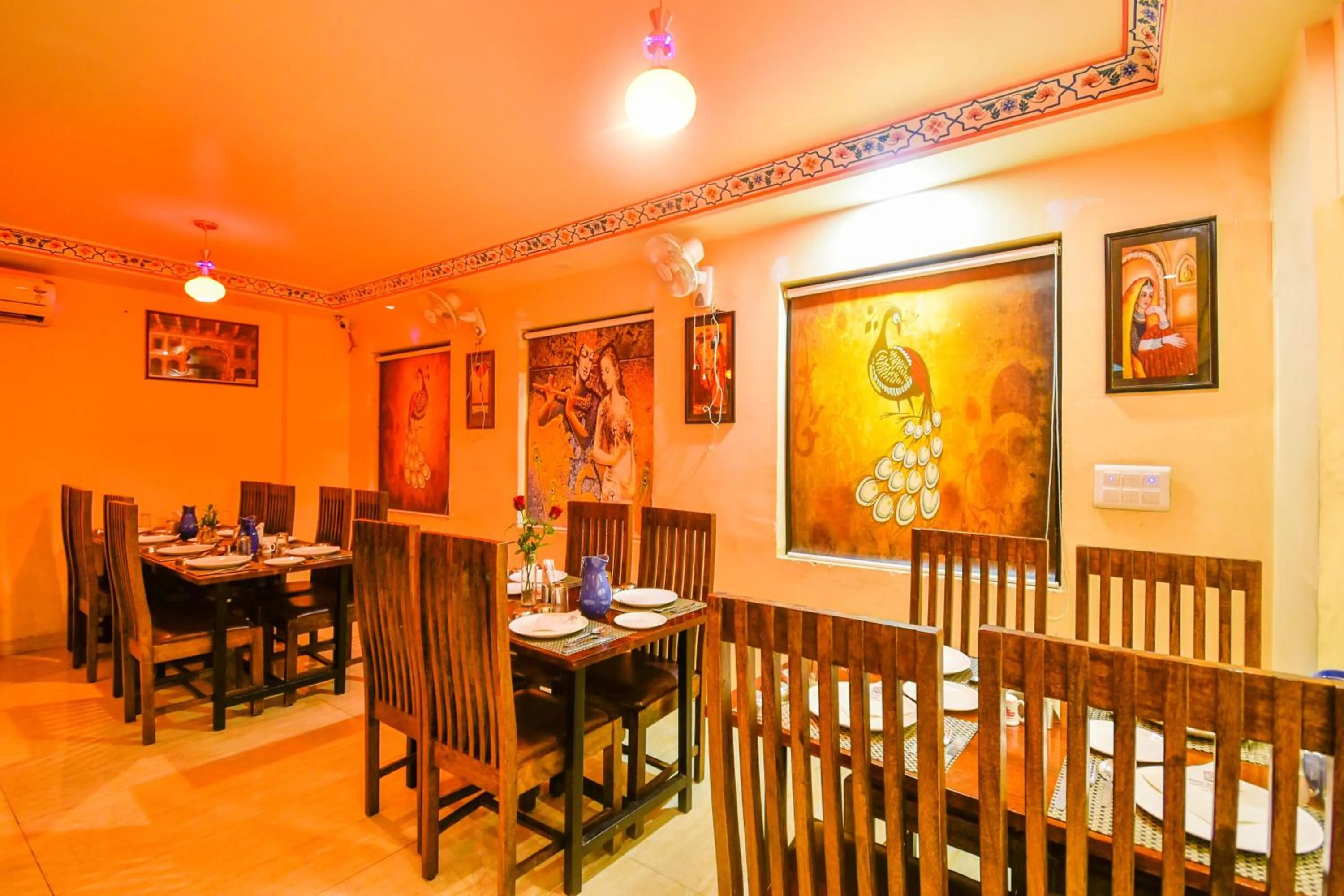 Restaurant/places to eat in Hotel Laxmi Niwas - A Heritage Retreat