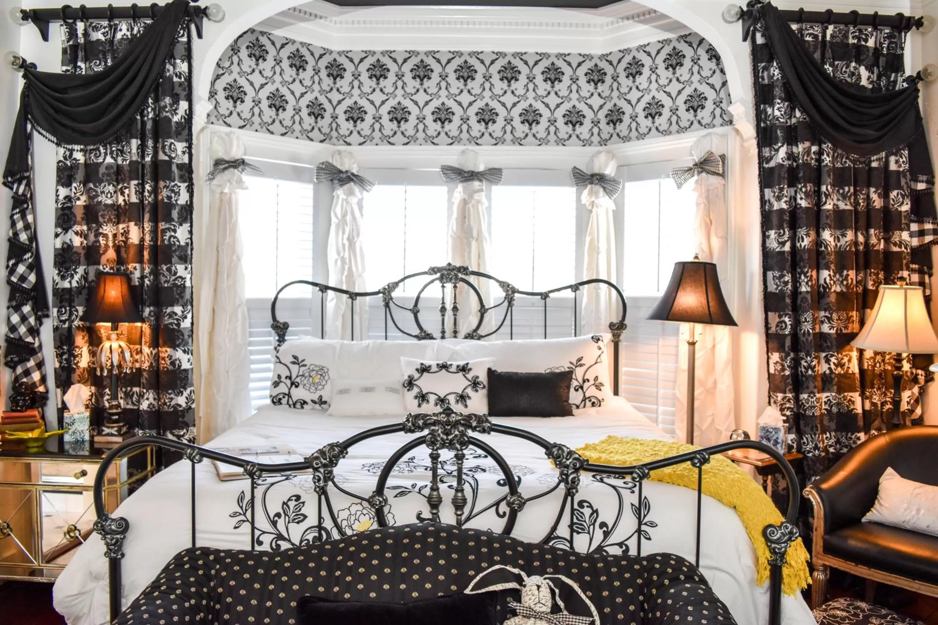 Bed in The Richard Johnston Inn & 1890 Caroline House