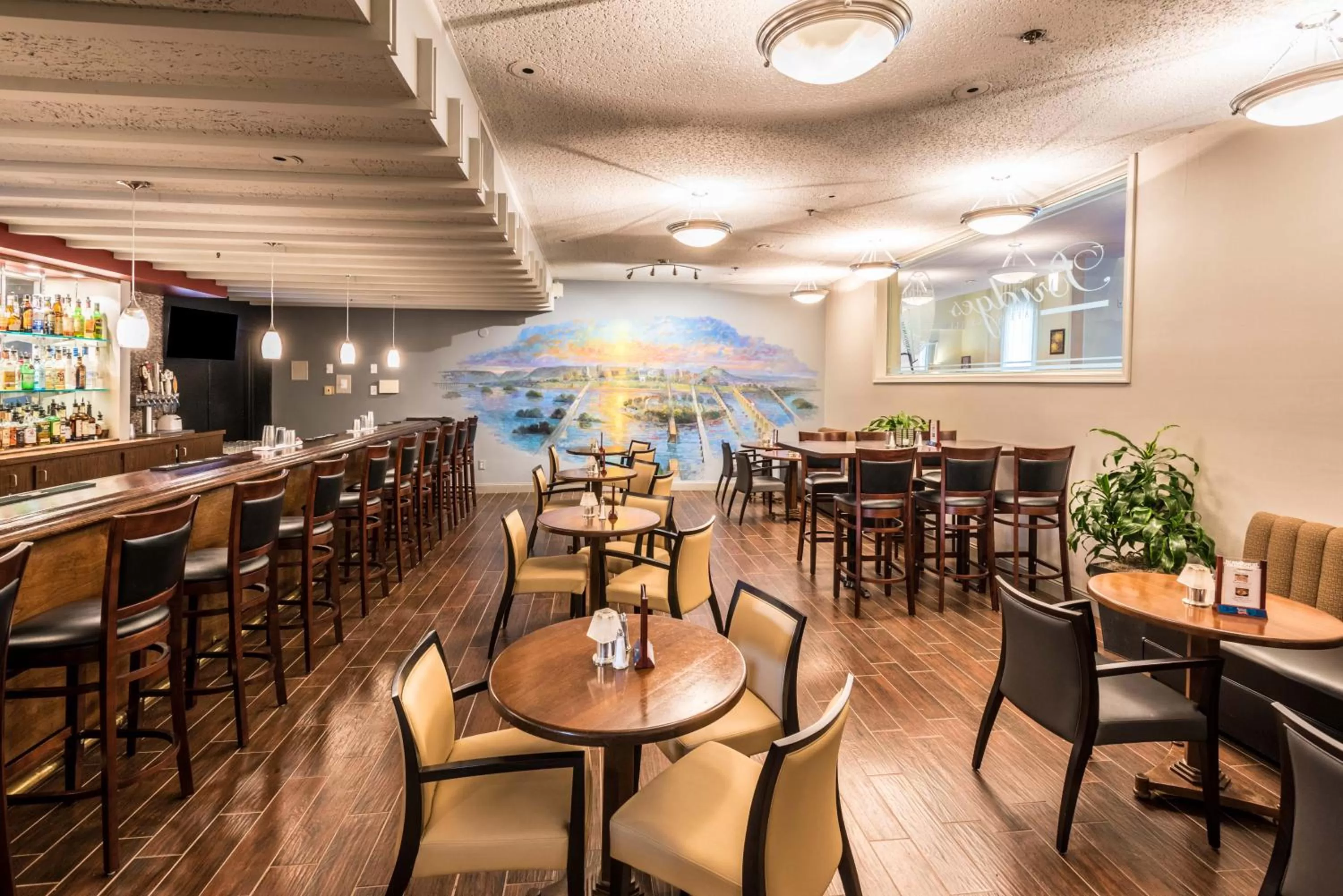 Lounge or bar in Penn Harris Hotel Harrisburg, Trademark by Wyndham