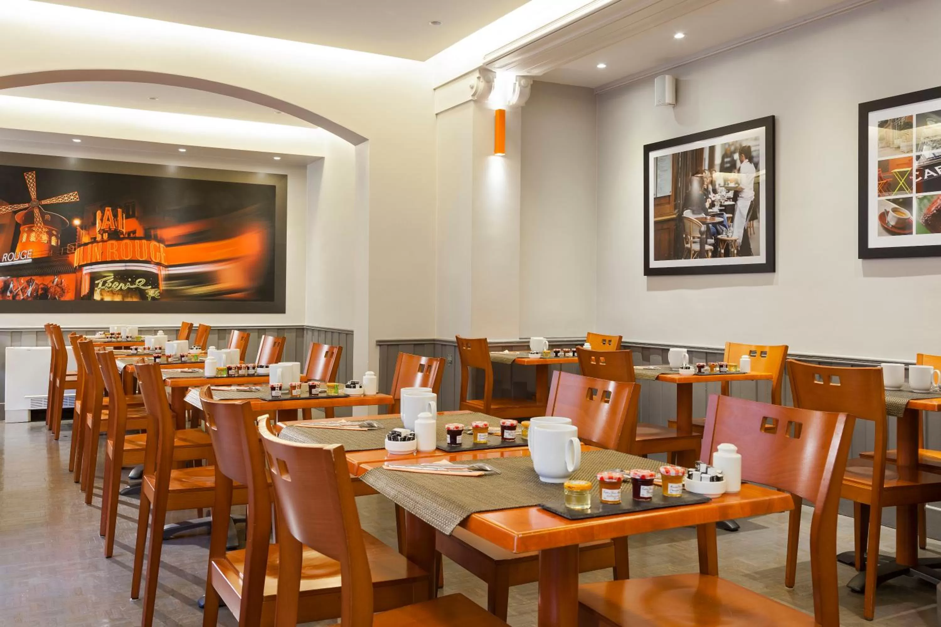 Restaurant/places to eat in Timhotel Opéra Blanche Fontaine