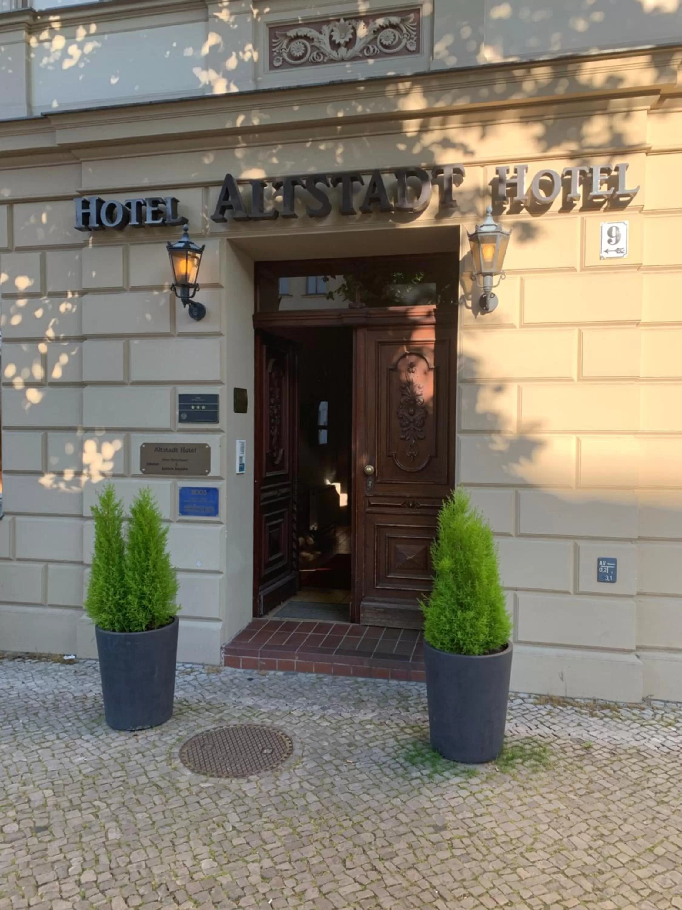 Facade/entrance in Altstadt Hotel