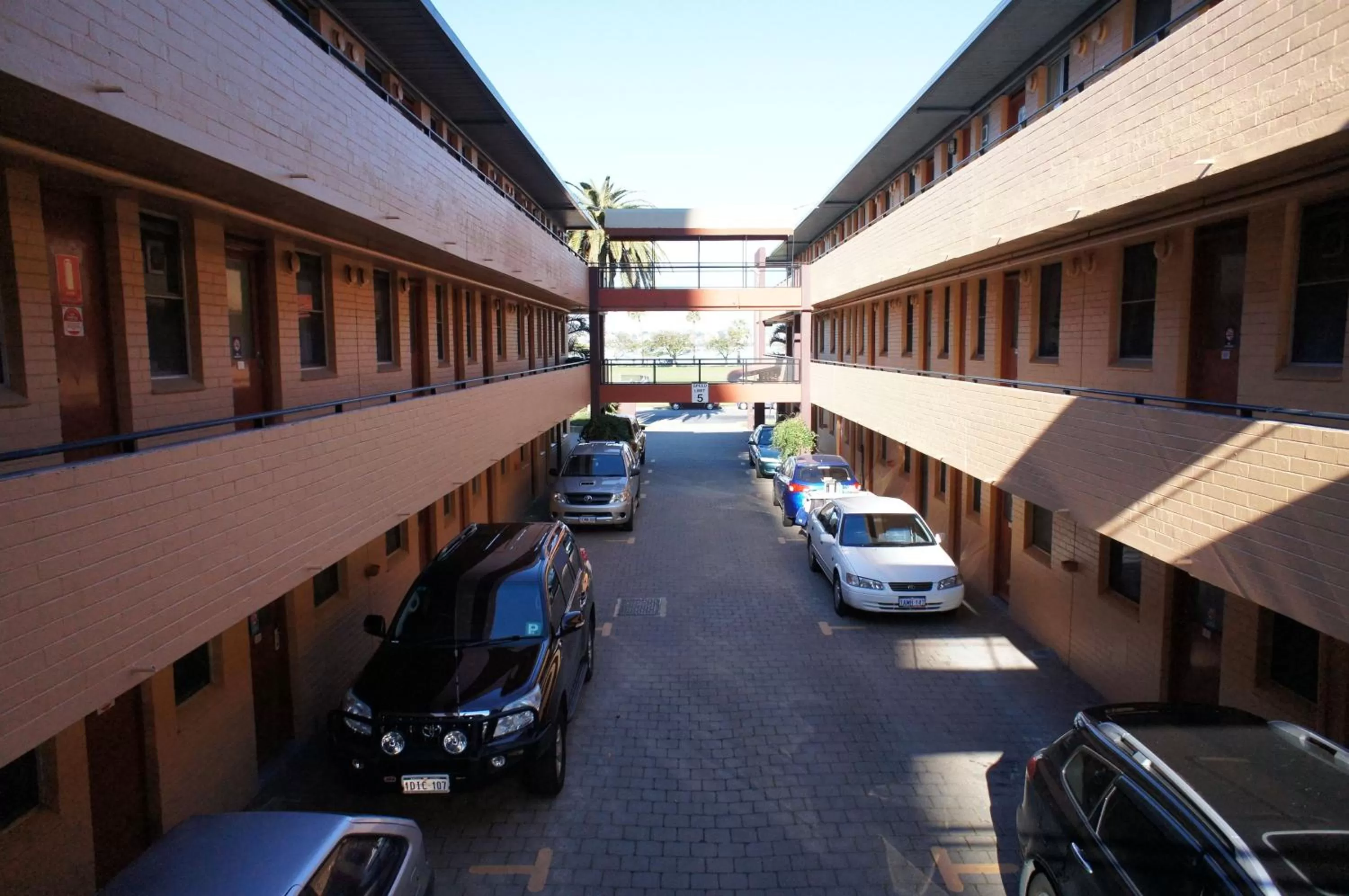 Facade/entrance in City Waters