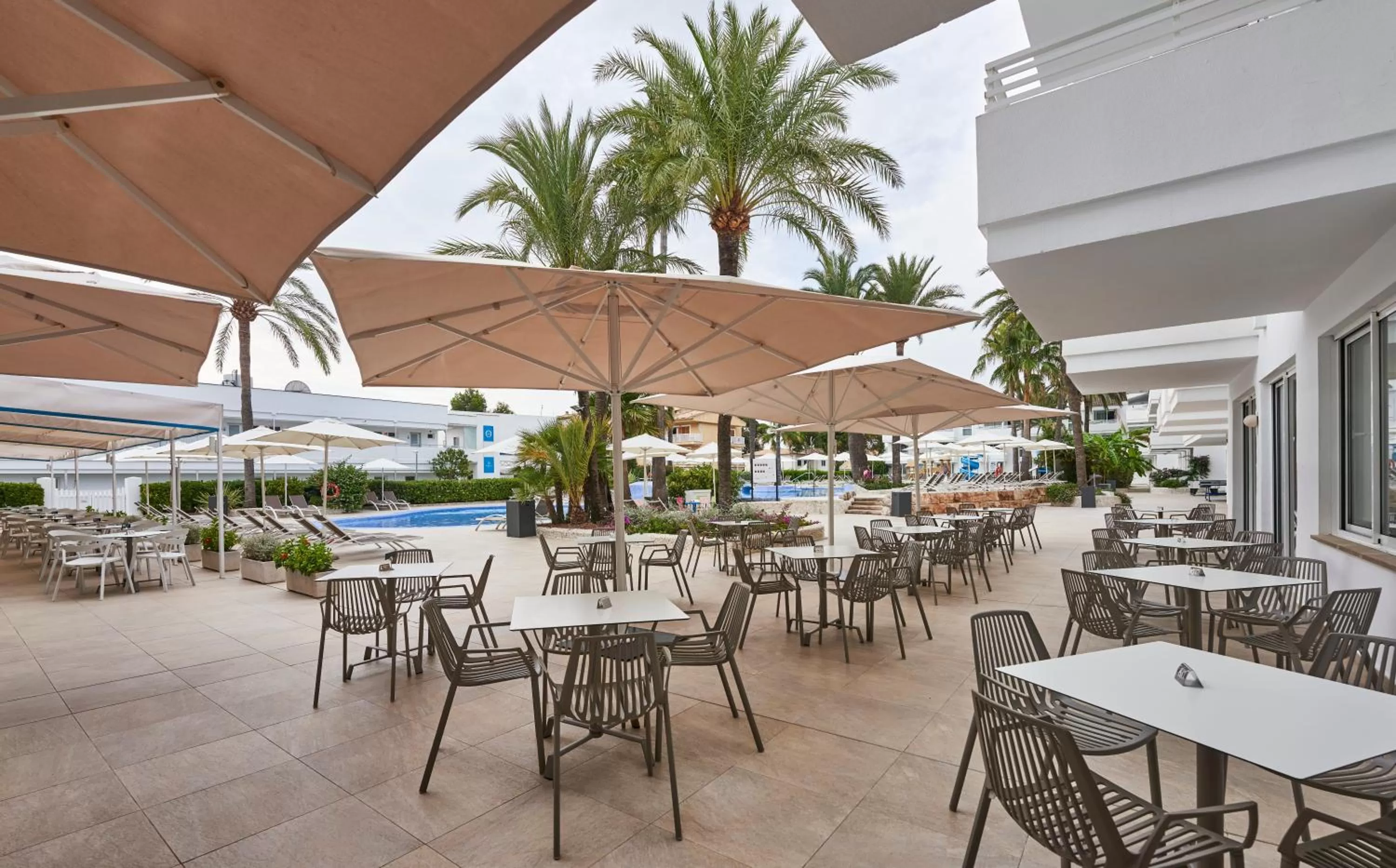 Lounge or bar in Hoposa Hotel & Apartaments VillaConcha