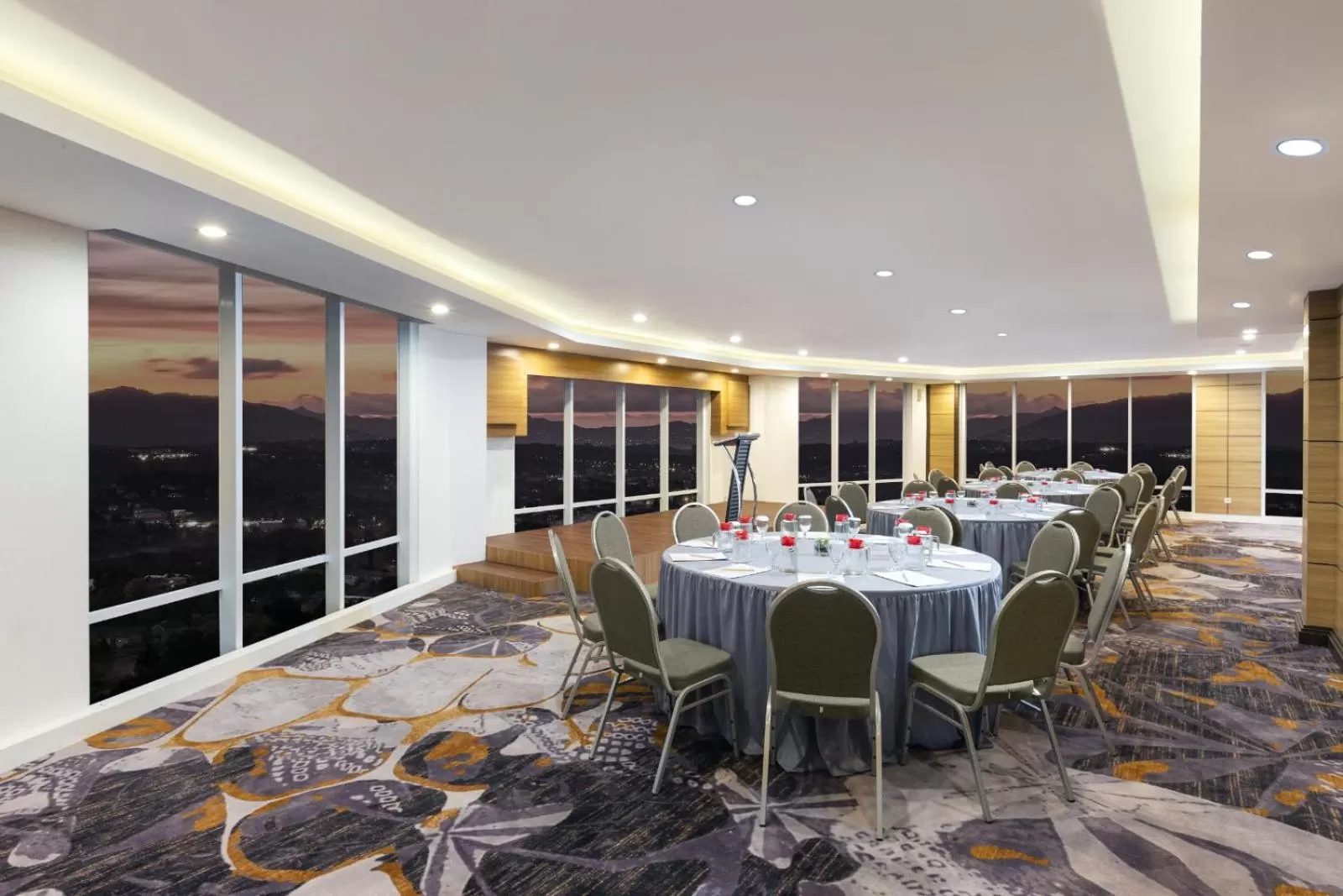 Restaurant/places to eat in favehotel Kediri