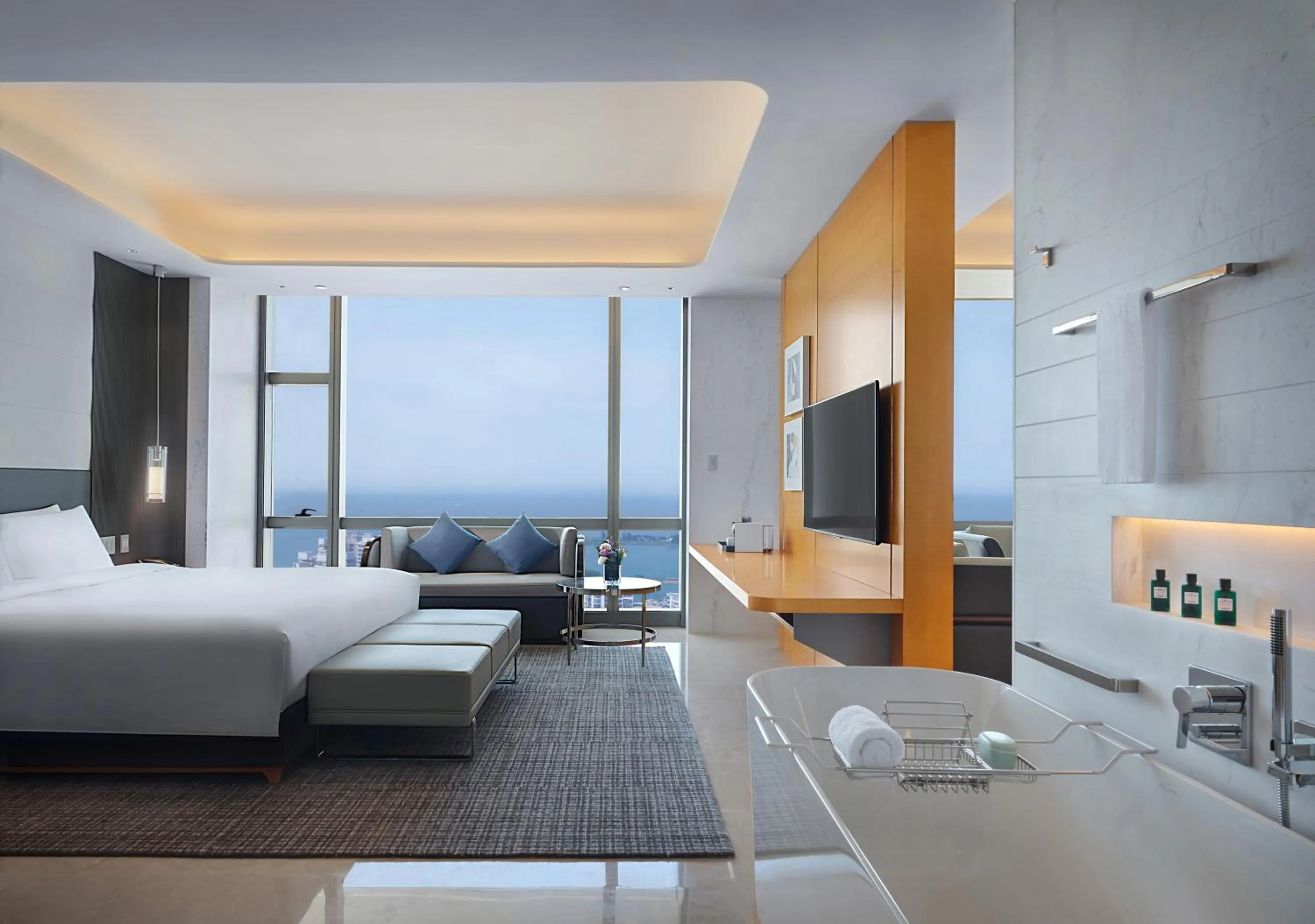 Bedroom, Bed in Sofitel Haikou
