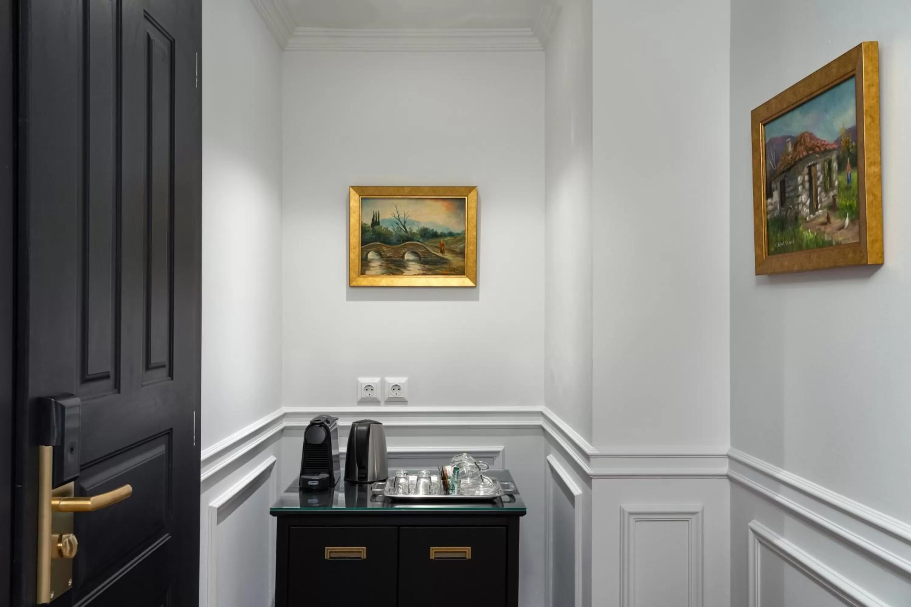 Coffee/tea facilities in Evripidou Suites