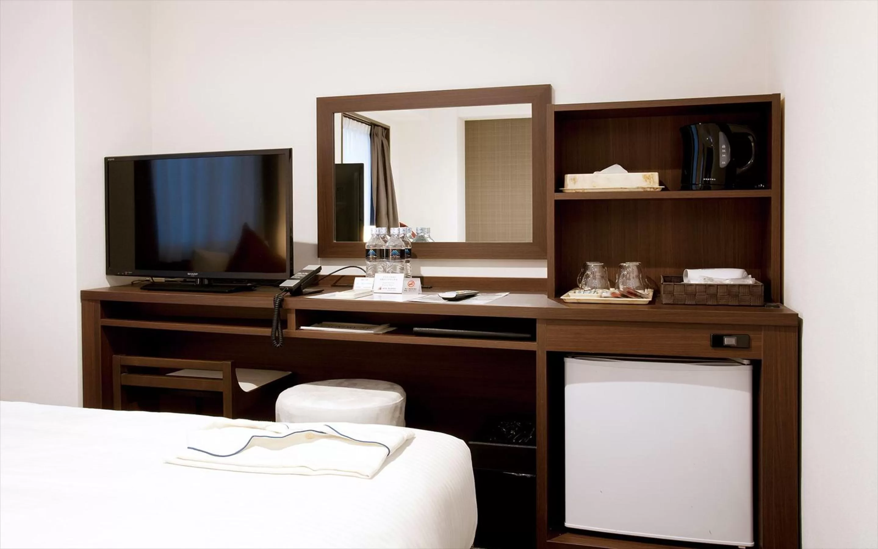 Photo of the whole room in Hotel Sun White