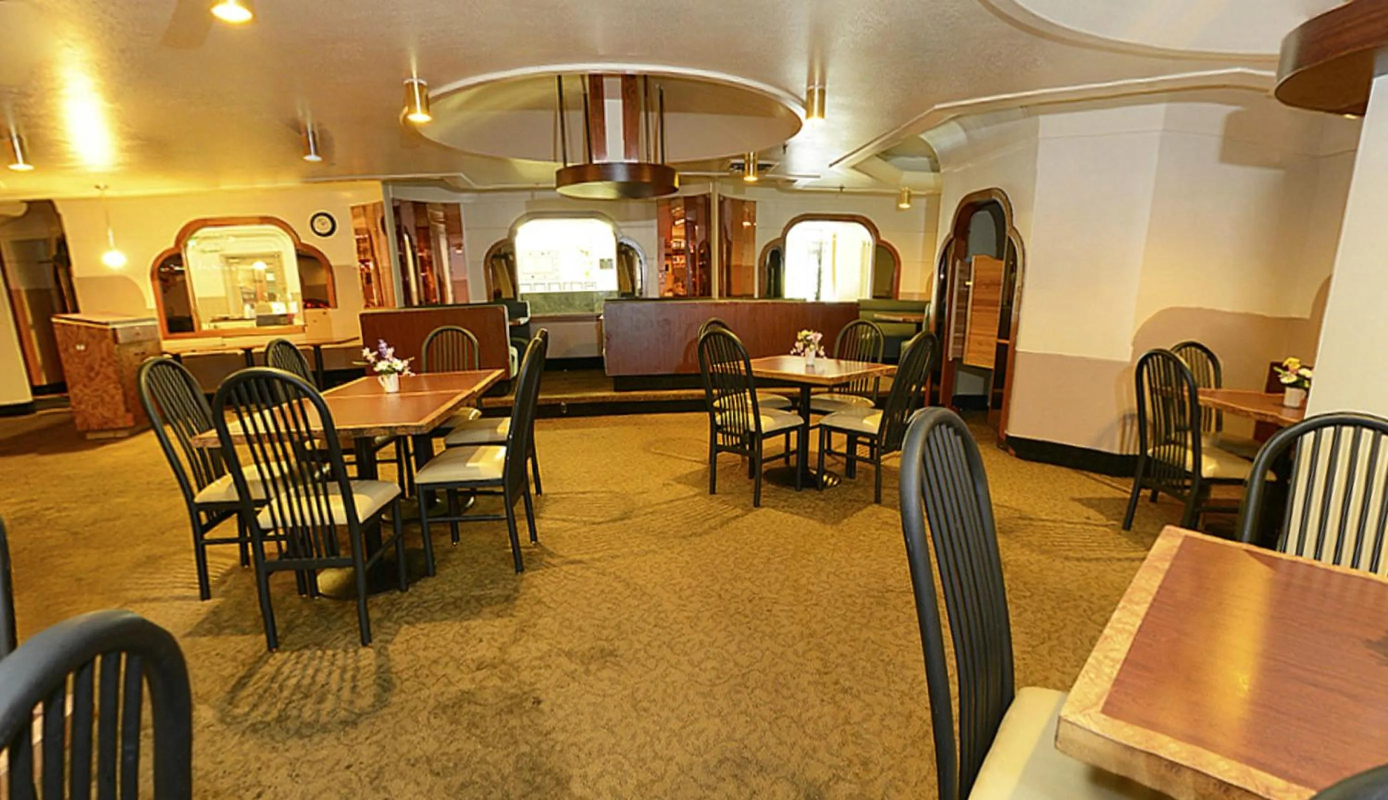 Lounge or bar in Howard Johnson by Wyndham Saint Joseph Benton Harbor