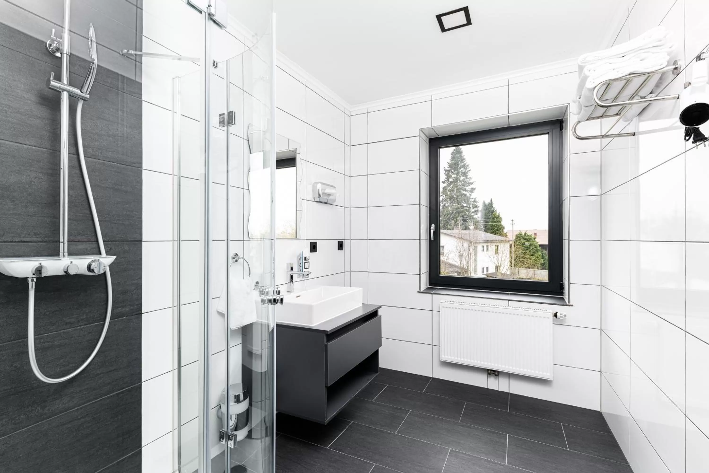 Shower in PARKHOTEL BRAUNAU - 24 Stunden Self Check-IN