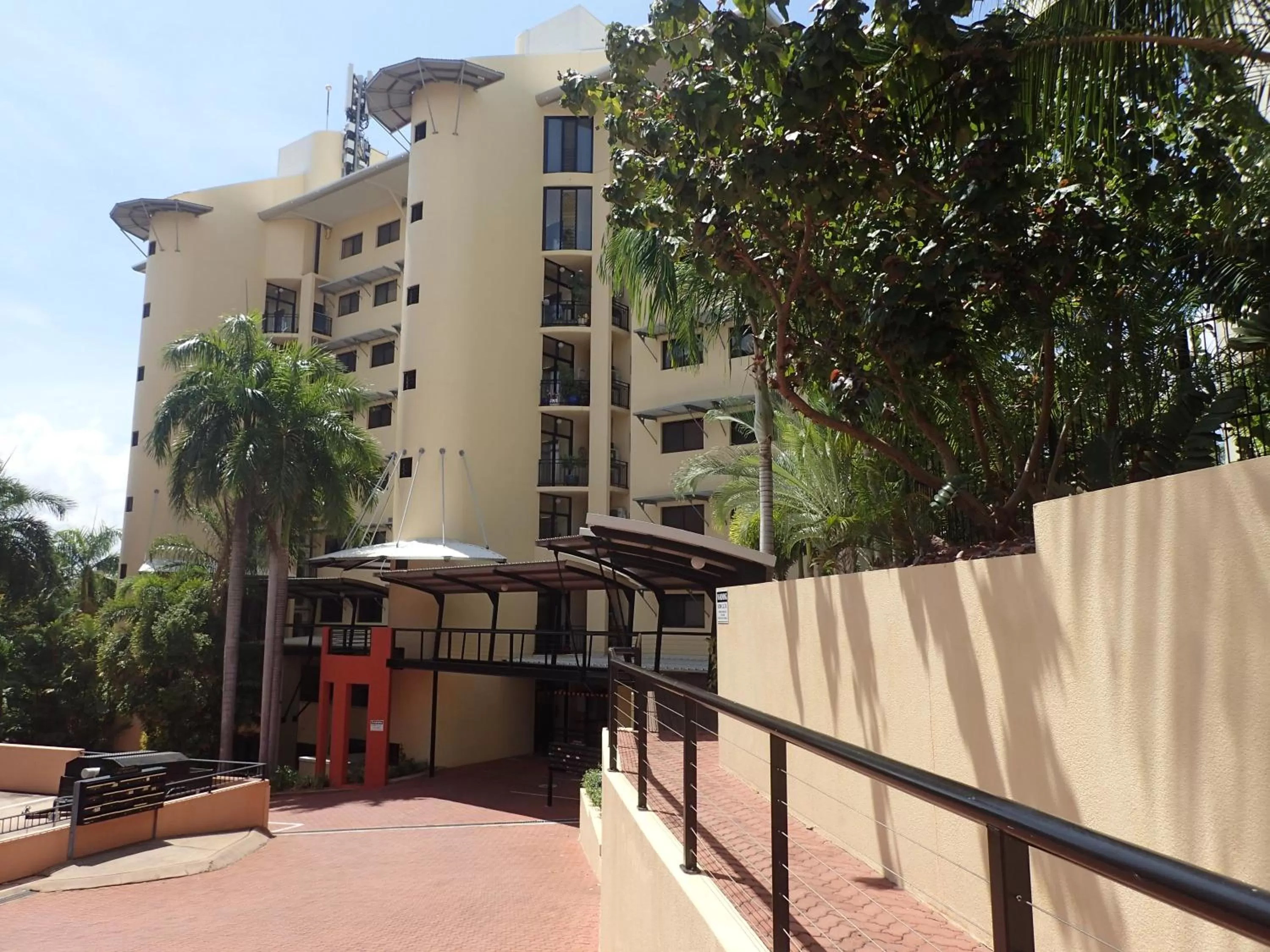 Property Building in Darwin Deluxe Apartments