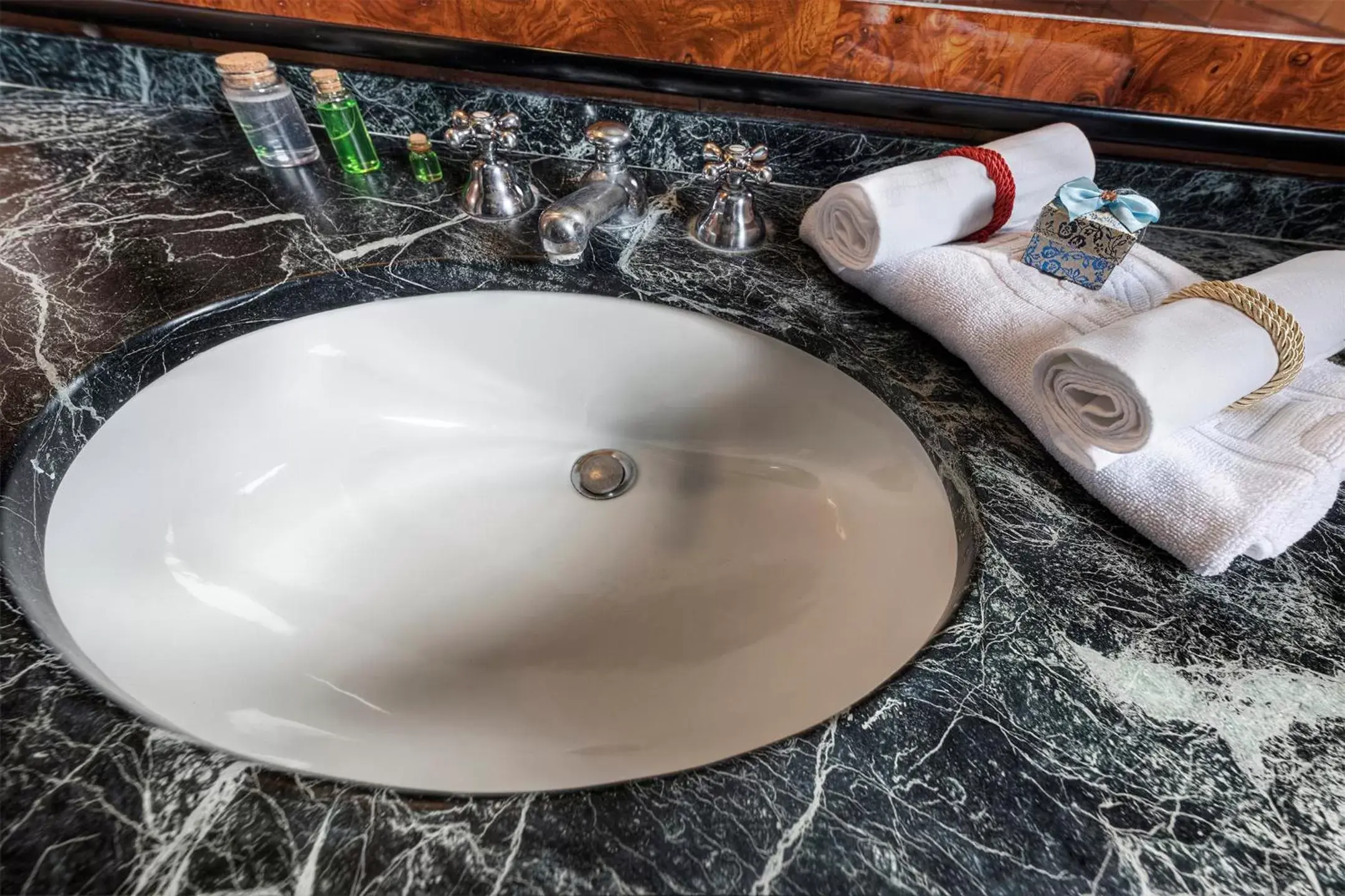 Single Room in Grand Hotel Colony Single Room in Grand Hotel Colony