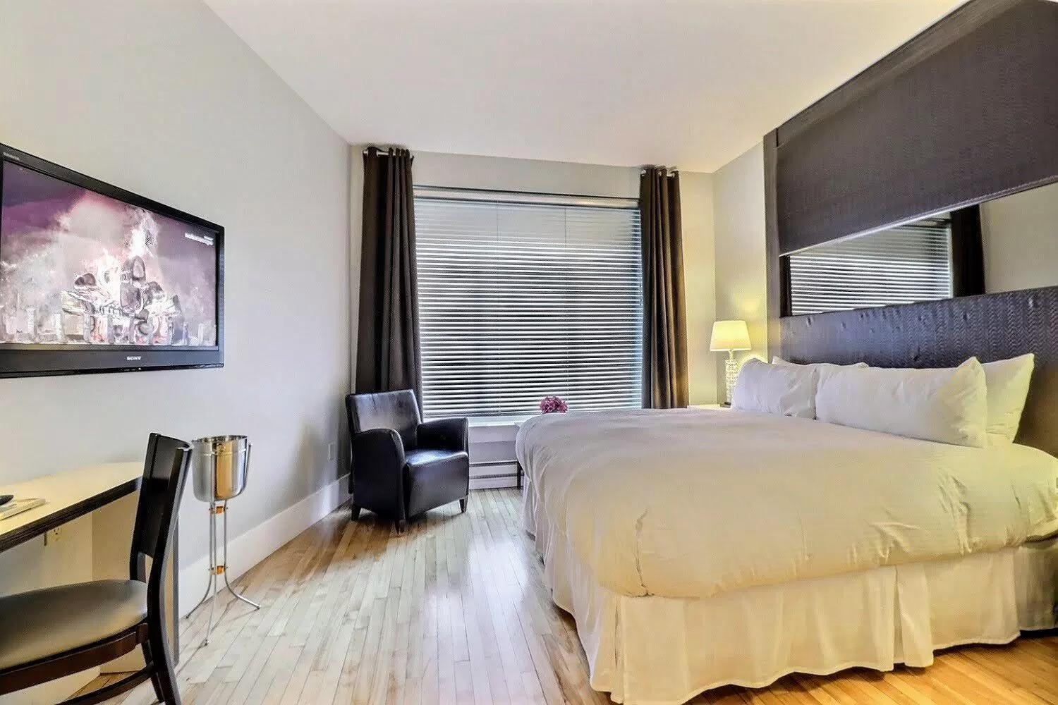 St. James' Gate, Boutique Hotel