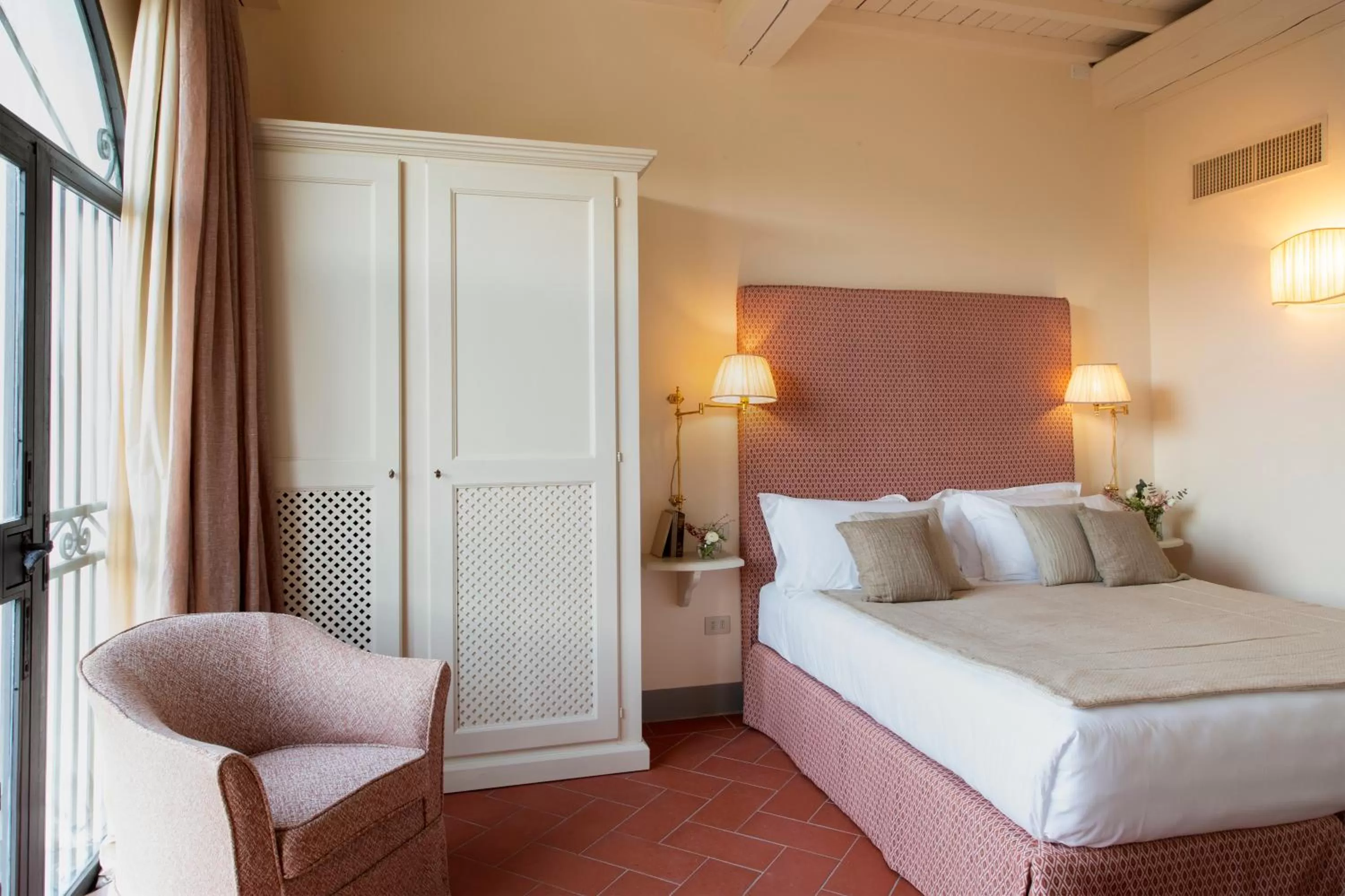Photo of the whole room, Bed in Viesca Toscana Suites & Villas