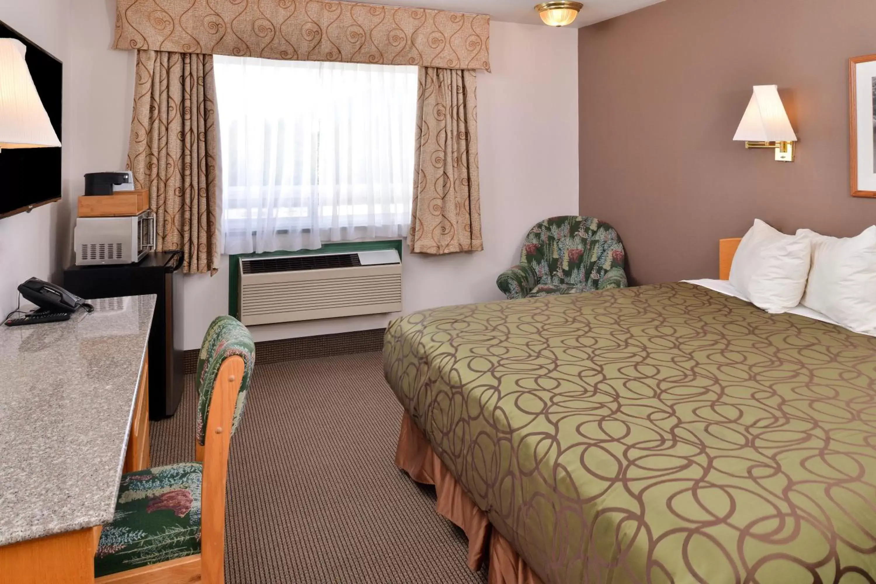 King Room in Canadas Best Value Inn Valemount King Room in Canadas Best Value Inn Valemount